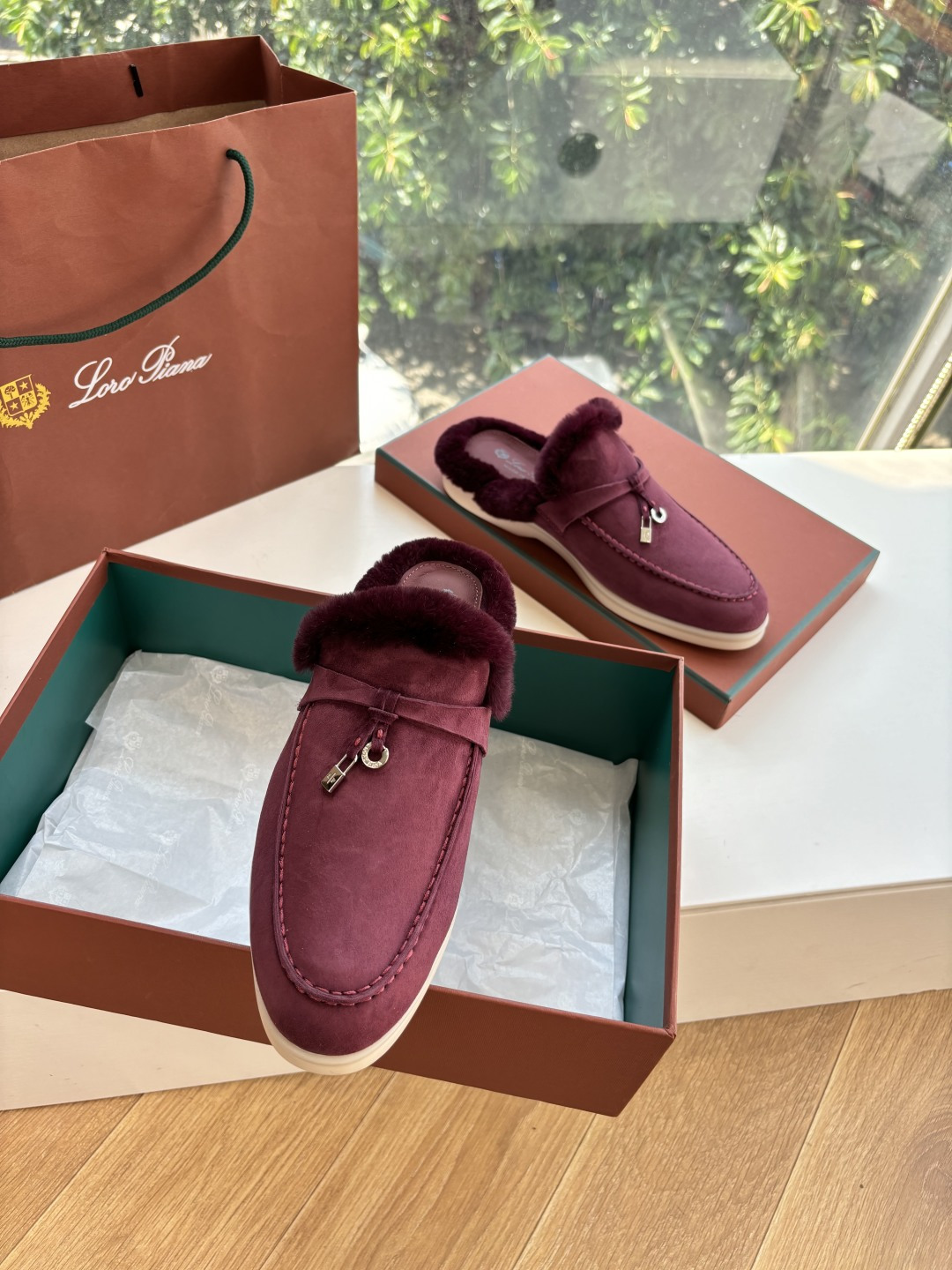 로로피아나(Loro Piana) 커플 퍼 트리밍 스웨이드 뮬 슬리퍼 신발
