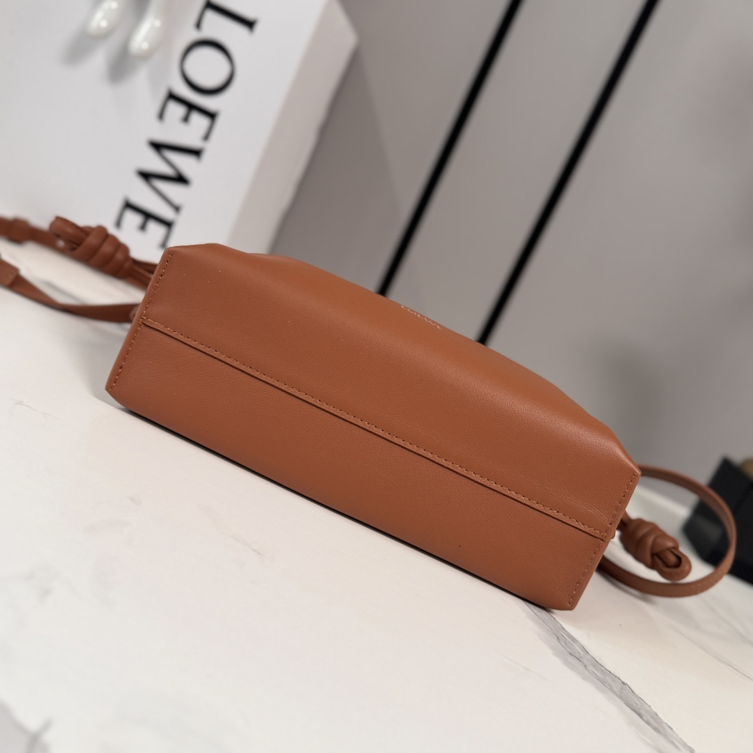 LOEWE 로에베 Flamenco 플라멩코 퍼스 나파 카프스킨 파우치 숄더백 가방