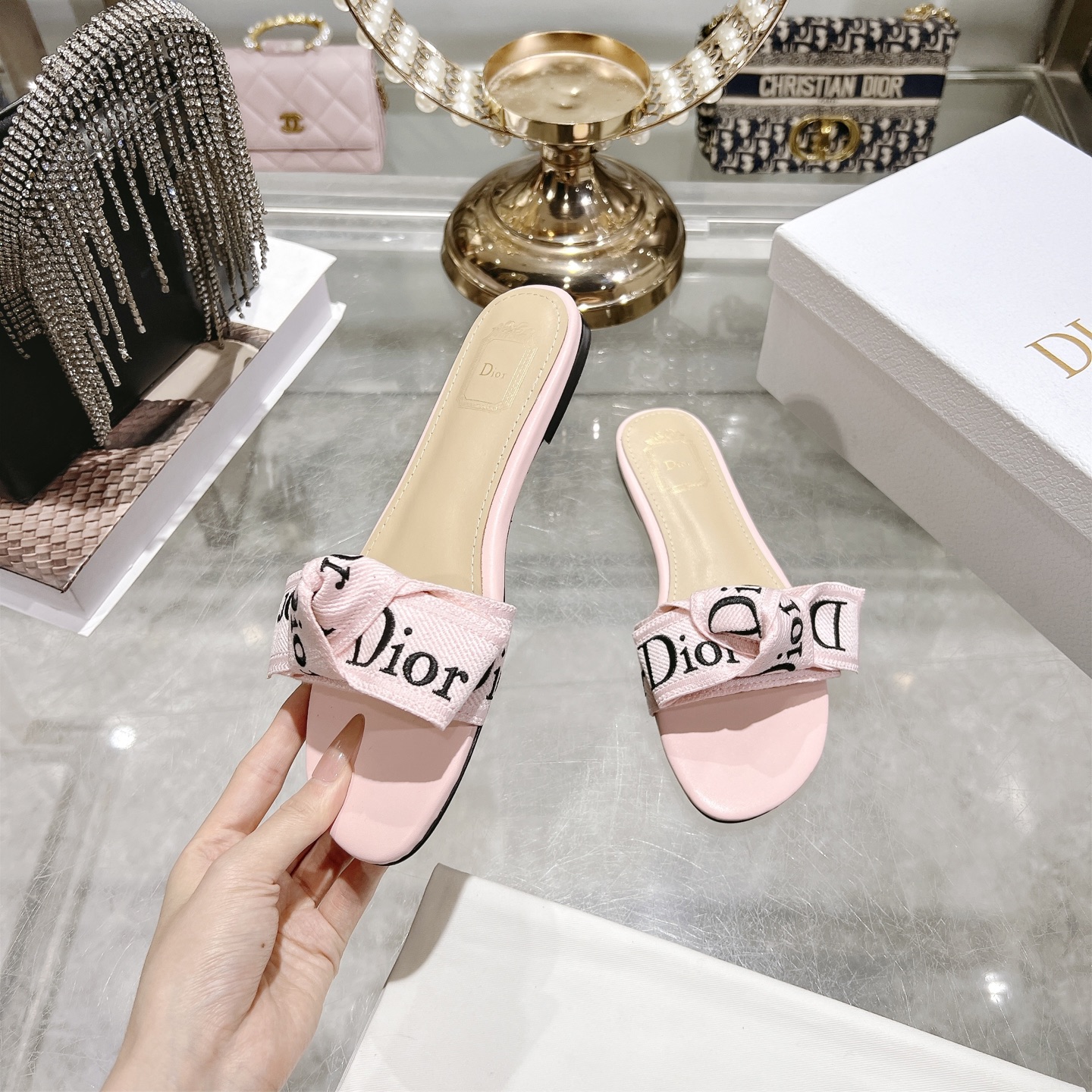디올(DIOR) 리본 슬라이드 슬리퍼 신발