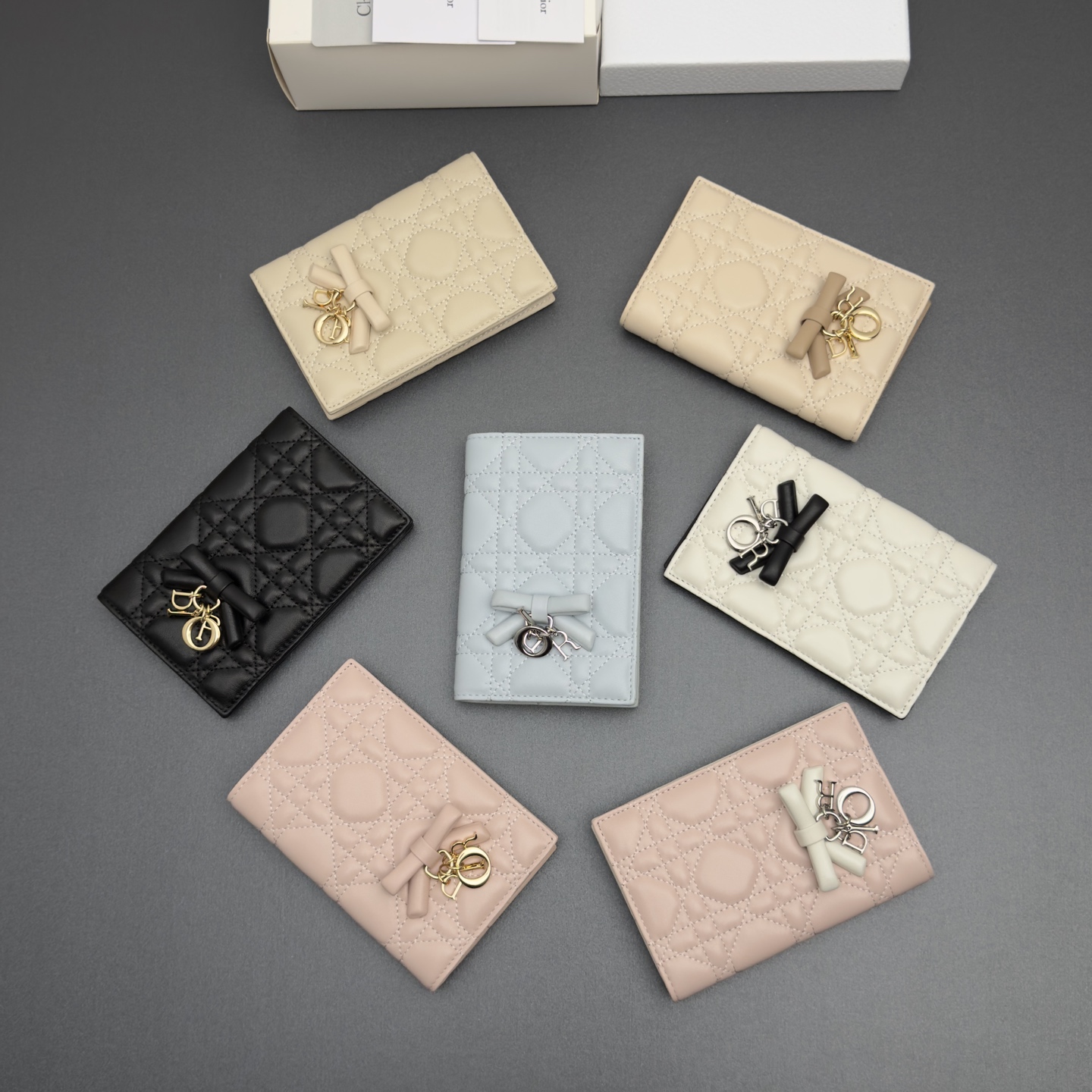 [Dior] 디올 Lady 레이디 까나쥬 램스킨 패스포트 홀더 지갑 / S2626