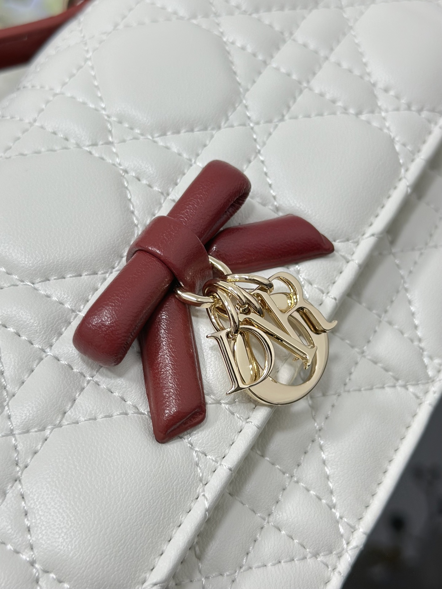 [Dior] 디올 미스 디올(Miss Dior) 보우 램스킨 탑핸들 체인 파우치 (WOC) 가방
