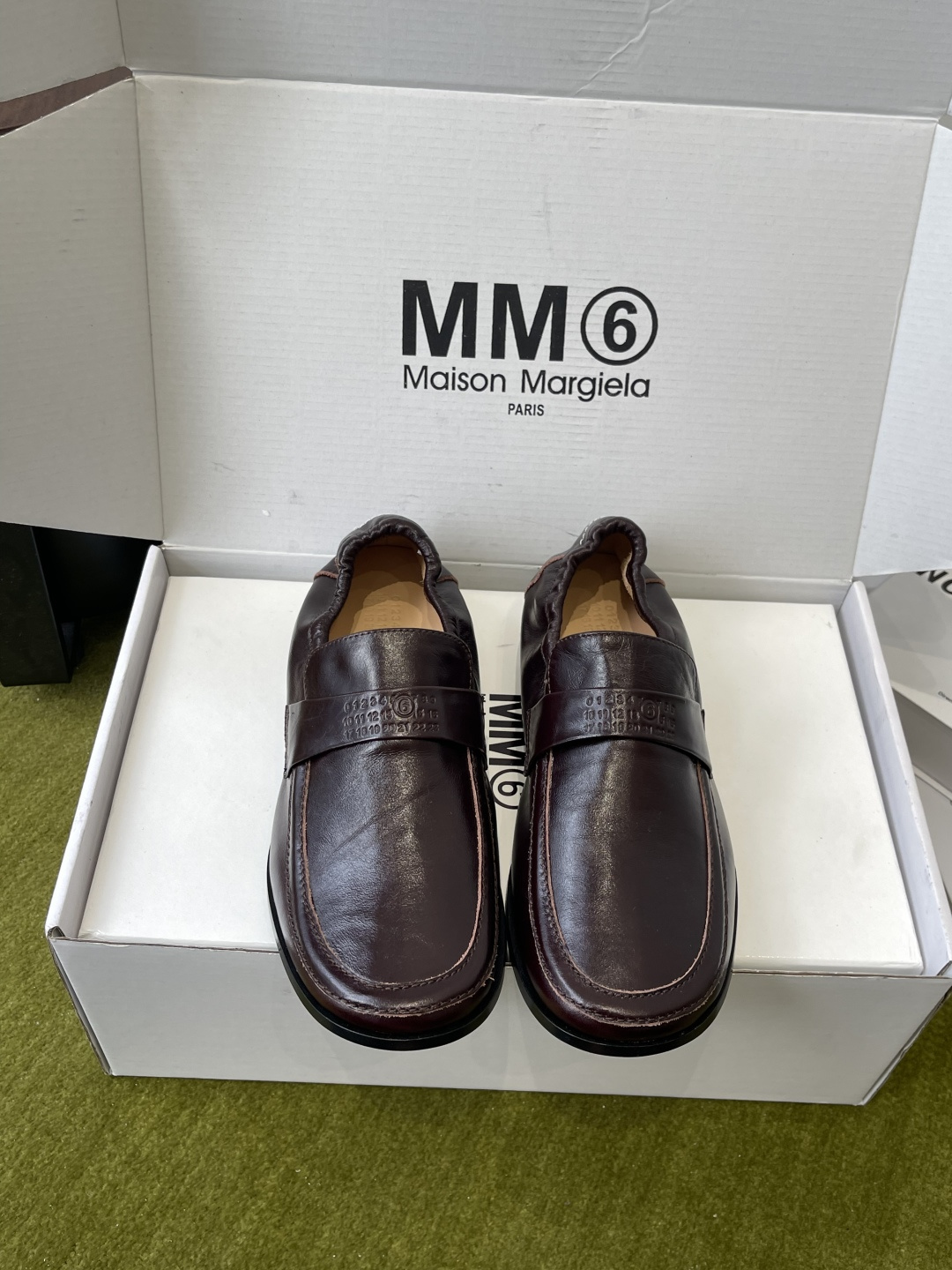 메종 마르지엘라(Maison Margiela) 애플 토 로고 2WAY 로퍼