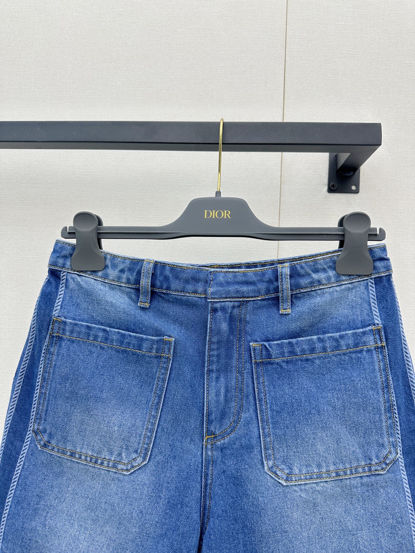디올(DIOR) 워싱 로고 자수 데님 반바지 하의 의류