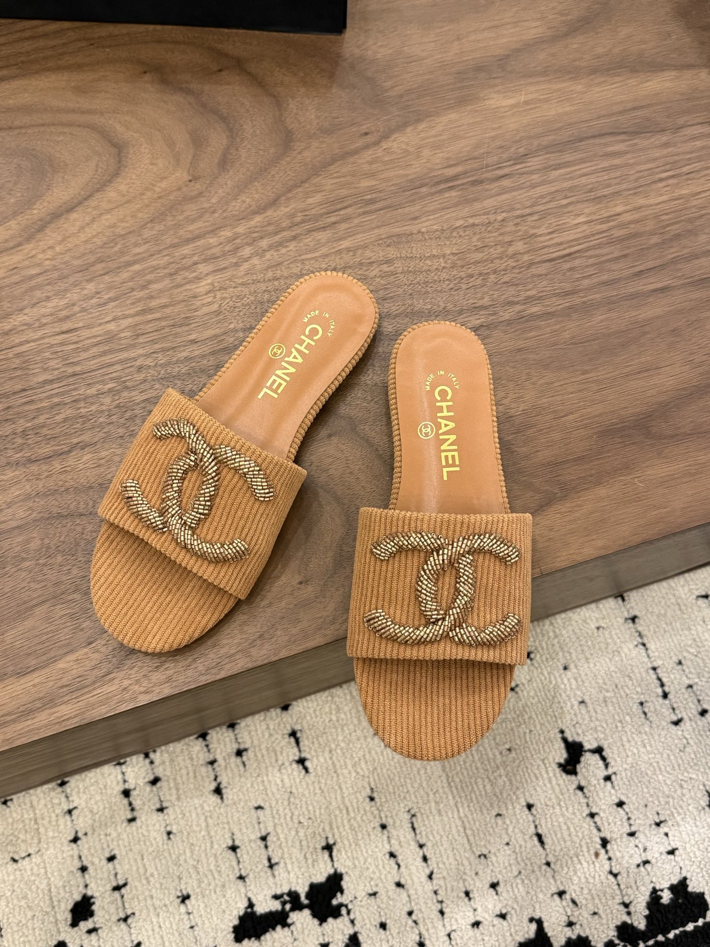 샤넬(CHANEL) 로고 스트라이프 플랫 슬리퍼 신발