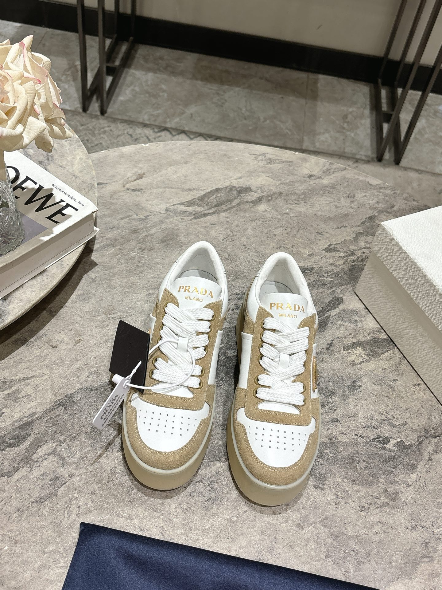 프라다(PRADA) 삼각 로고 플랫폼 스니커즈 신발