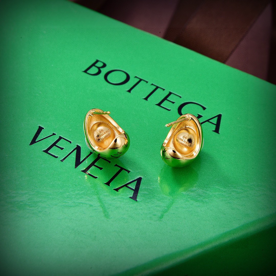보테가베네타(BOTTEGA VENETA) 골드 펄 귀걸이 악세사리