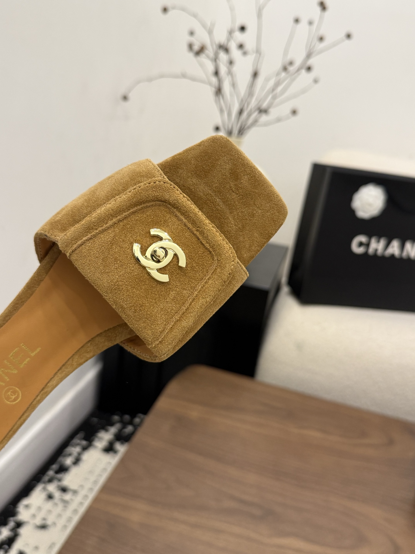 샤넬(CHANEL) 버클 스퀘어토 플랫 슬리퍼 신발