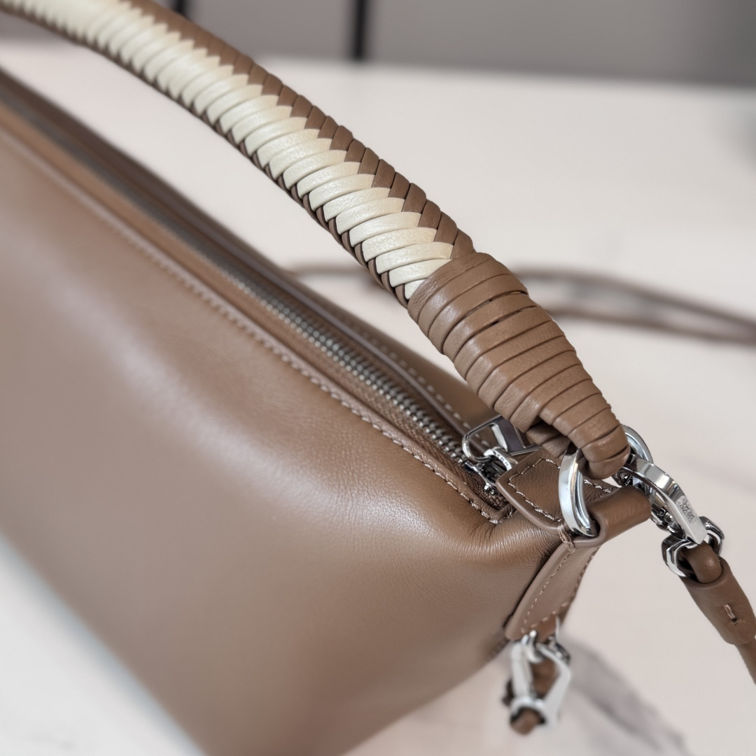 LOEWE 로에베 미니 소프트 나파 카프스킨 cala 칼라 백 가방 / 262616
