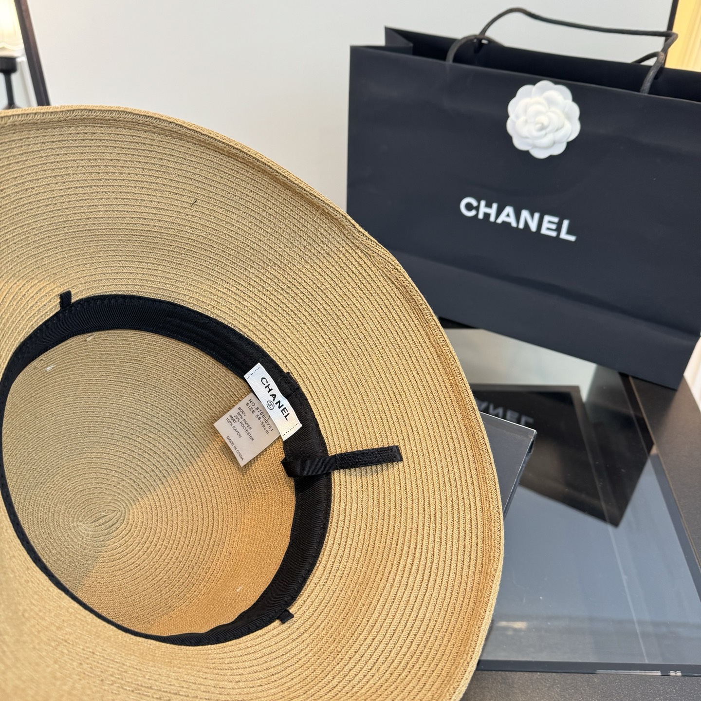 샤넬(CHANEL) 밀짚 선캡 모자