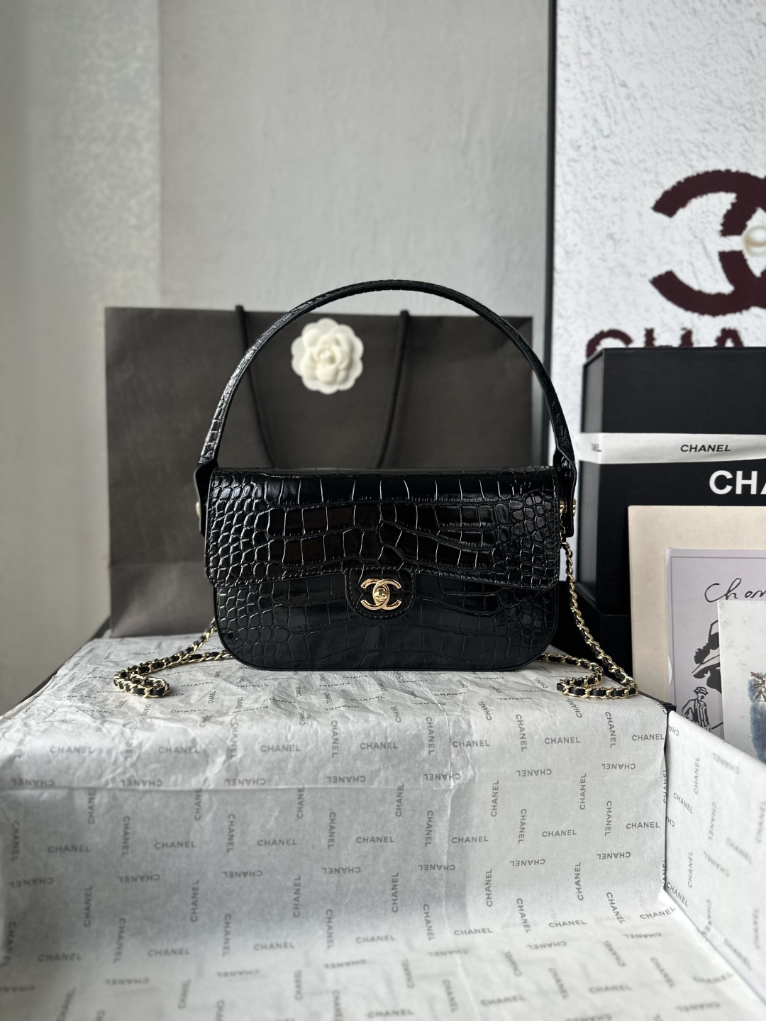 CHANEL 샤넬 26A 크로커다일 엠보스드 탑핸들 플랩백 가방 / AS6425