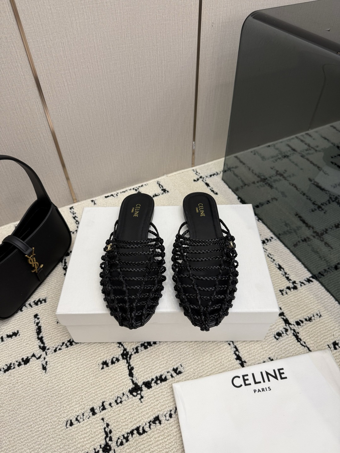 셀린느(CELINE) 트리옹프 위빙 플랫 슬리퍼 신발