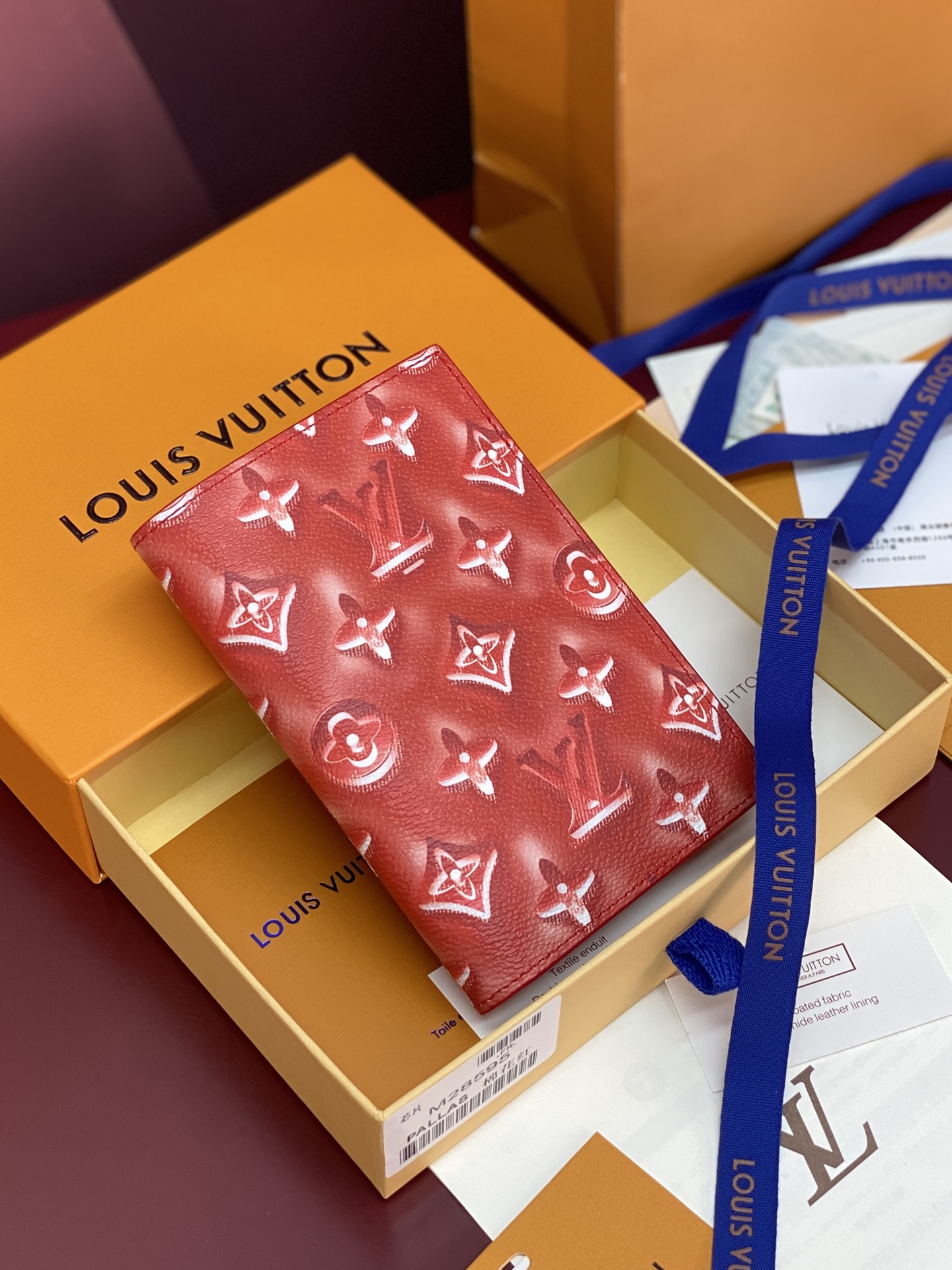 [Louis Vuitton] LV 루이비통 모노그램 포레스트 패스포트 커버 (코튼 레드) 여권 지갑