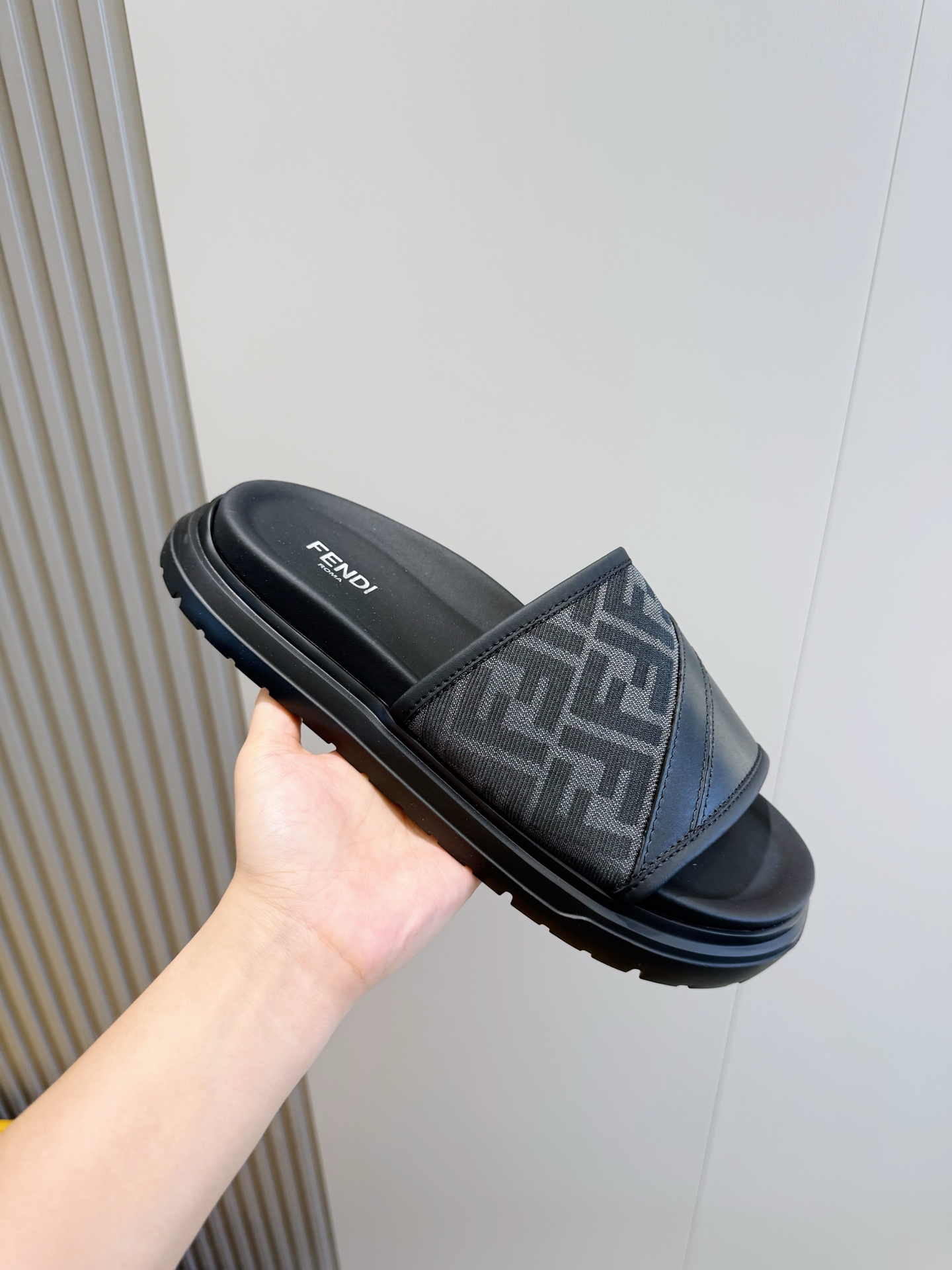 [Fendi] 펜디 맨즈 컬러블록 FF 로고 러버 슬라이드 슬리퍼 신발