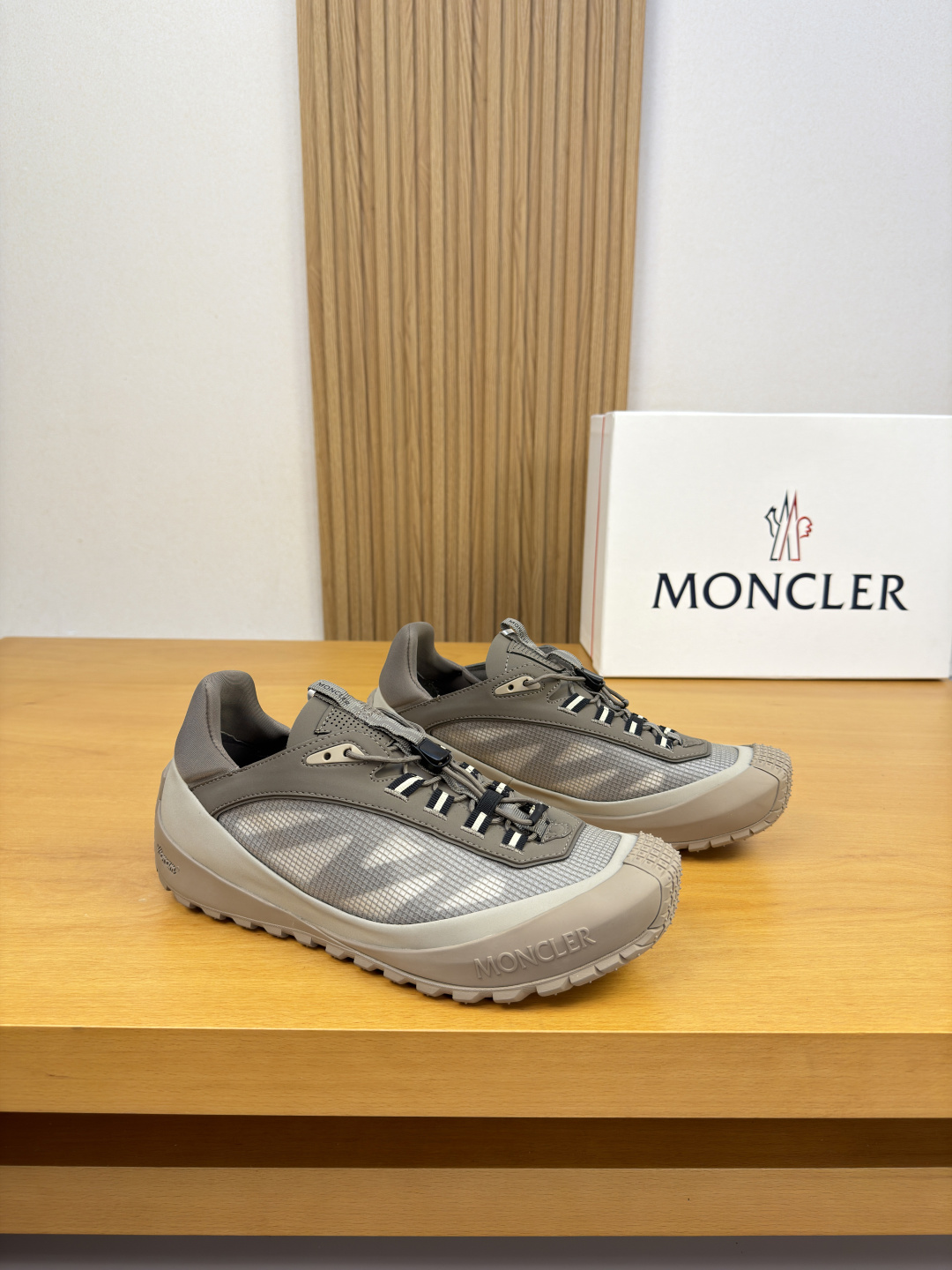 [Moncler] 몽클레어 몽클레르 프리미엄 나파 & 히트컷 'M' 메쉬 콤비 스니커즈 신발