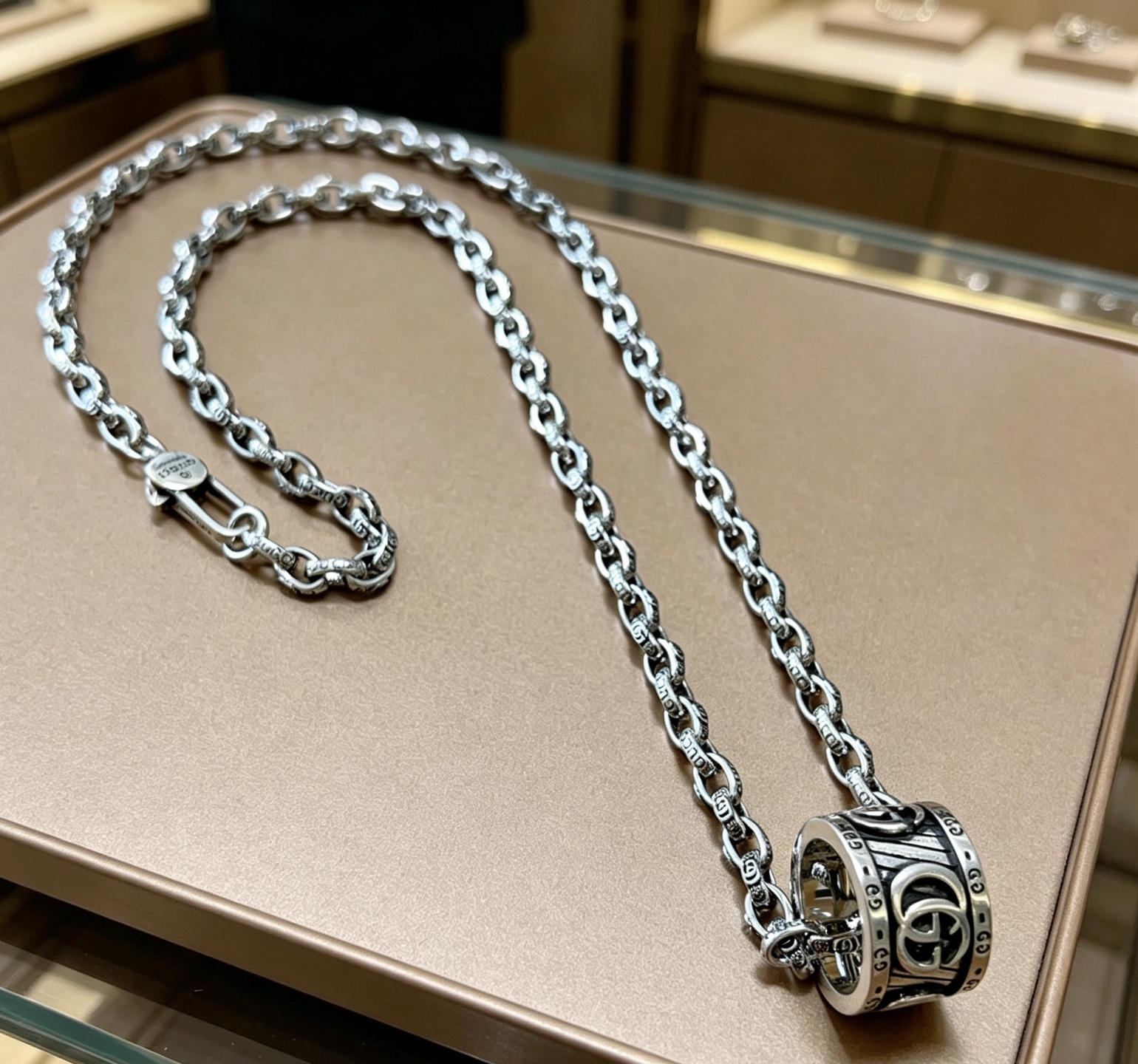 구찌(GUCCI) 더블 G 아트 펜던트 목걸이 악세사리