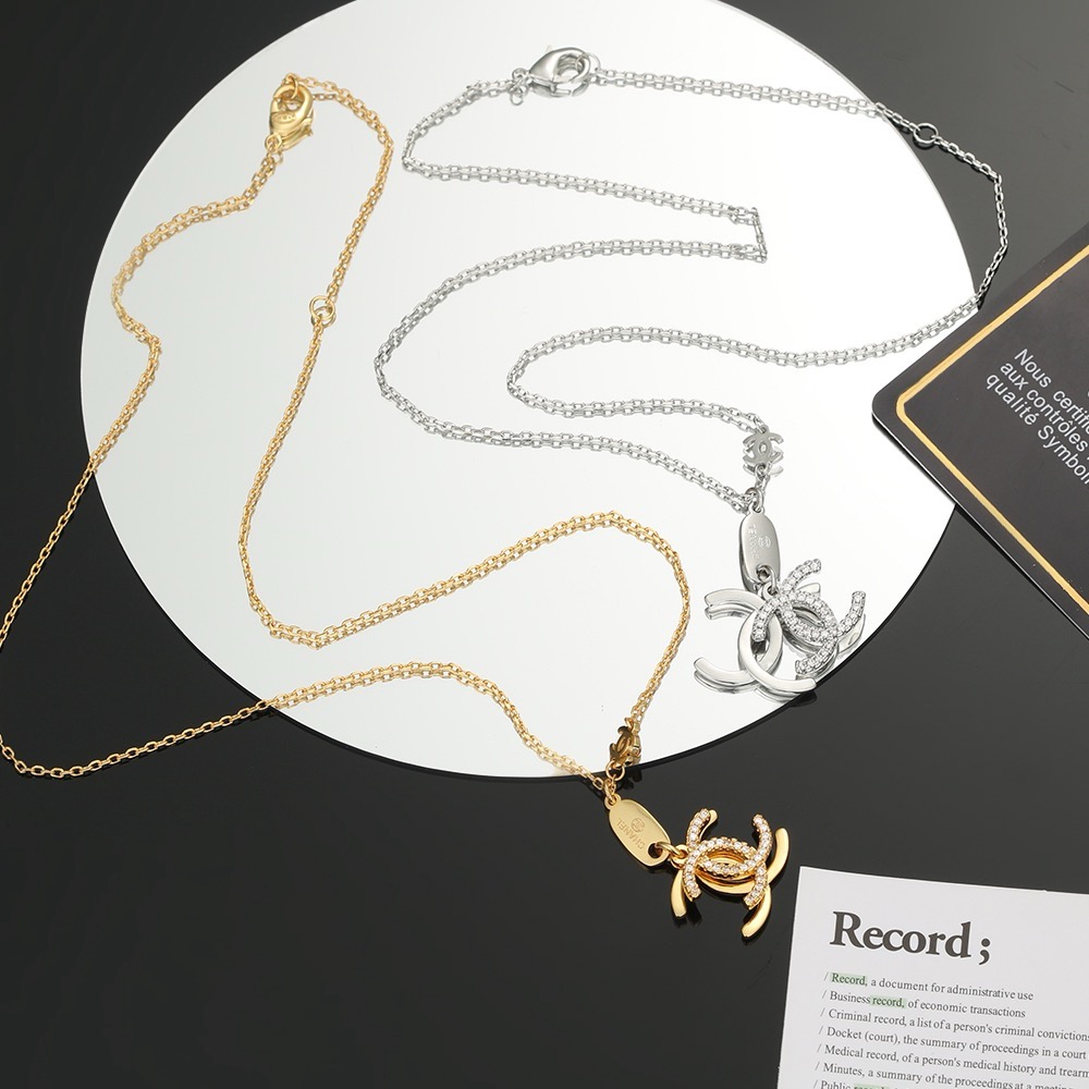 샤넬(CHANEL) 로고 펜던트 목걸이 악세사리