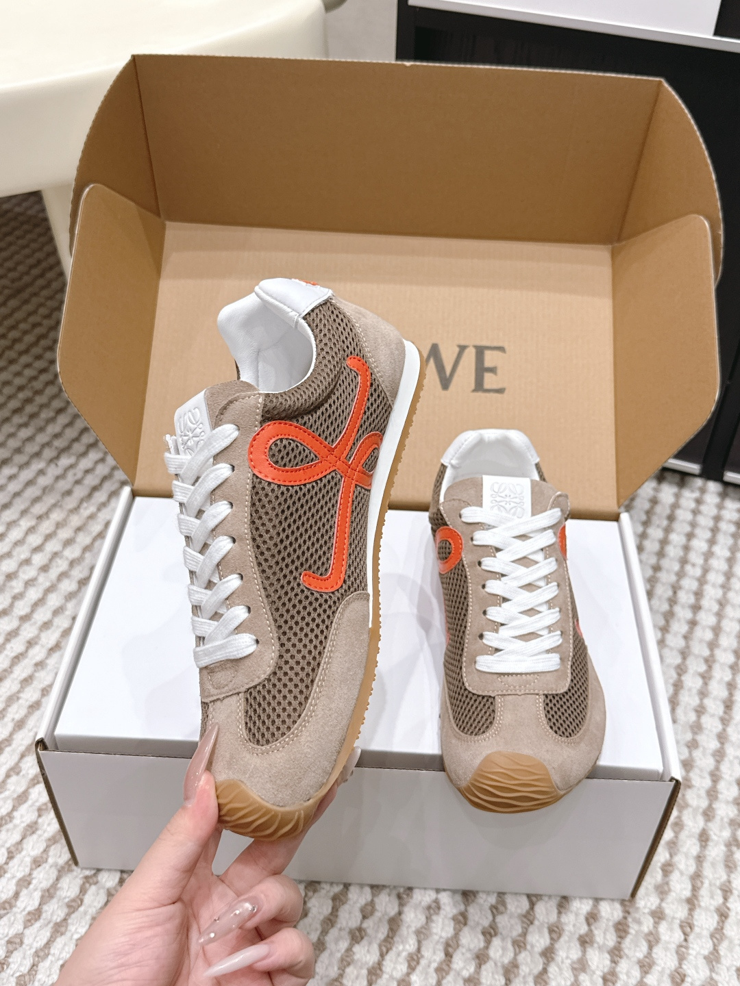 로에베(LOEWE) 스웨이드 메시 러너 스니커즈 신발