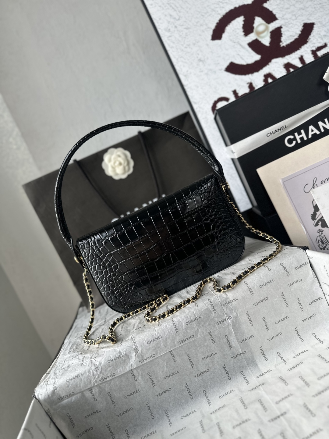 CHANEL 샤넬 26A 크로커다일 엠보스드 탑핸들 플랩백 가방 / AS6425