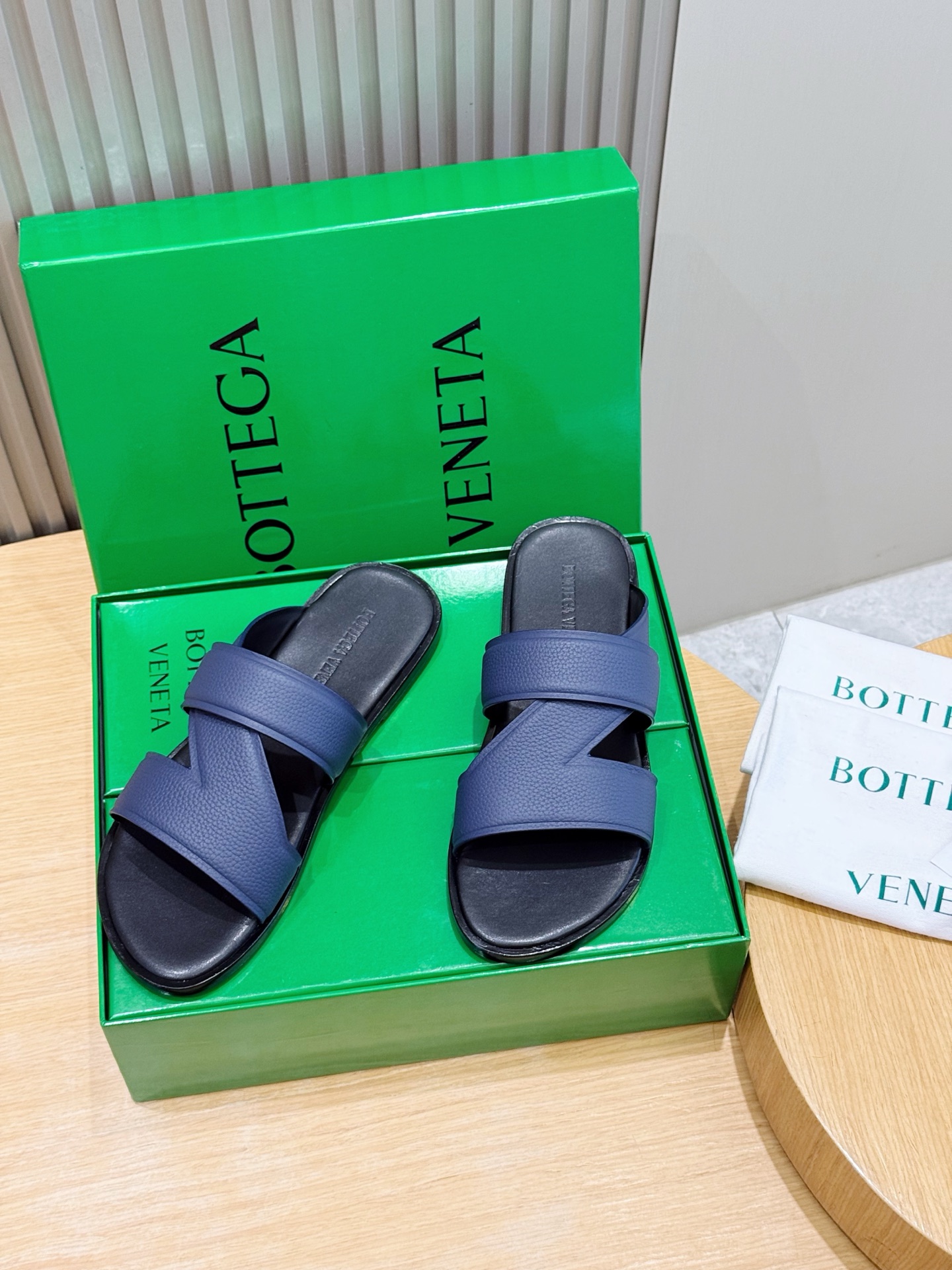 [Bottega Veneta] BV 보테가 베네타 웨이브 인트레치아토 레더 뮬 / 슬라이드 슬리퍼 신발