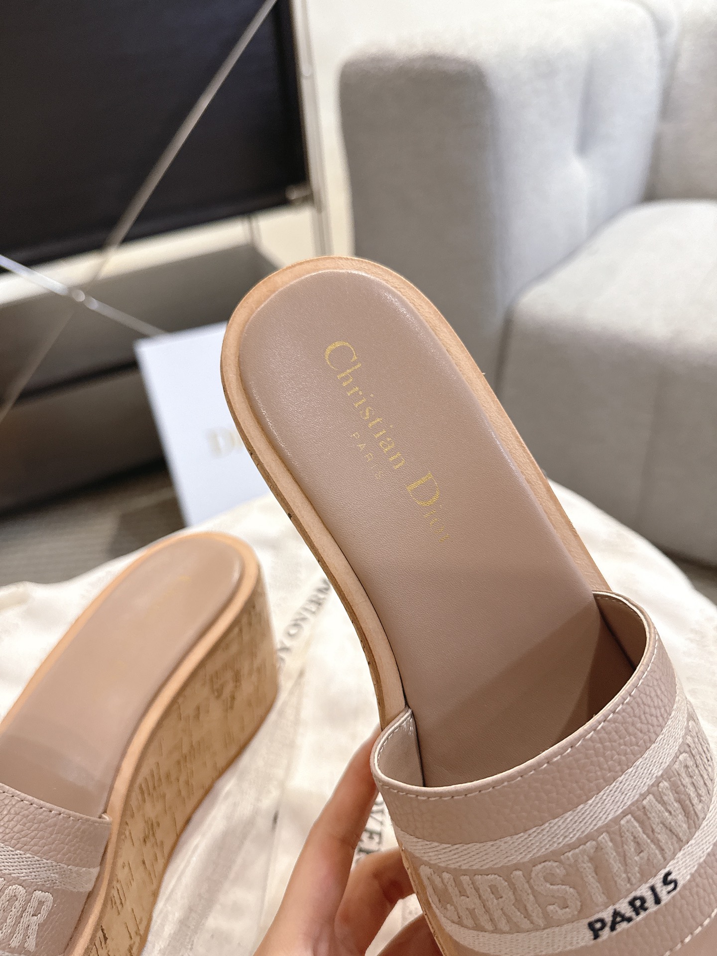 디올(DIOR) 로고 자수 플랫폼 웨지 슬리퍼 신발