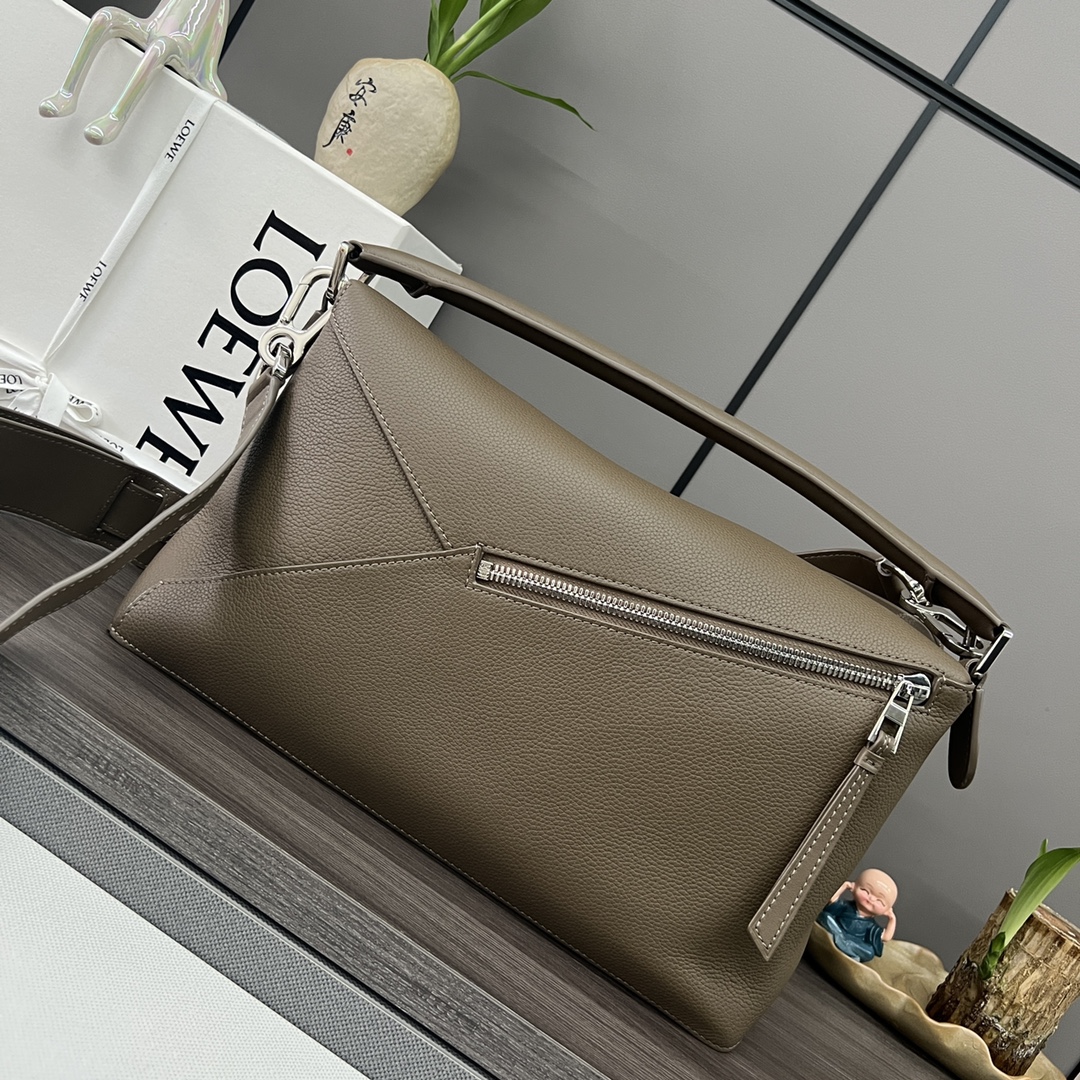 Loewe Puzzle Edge 로에베 퍼즐 라지 백 가방