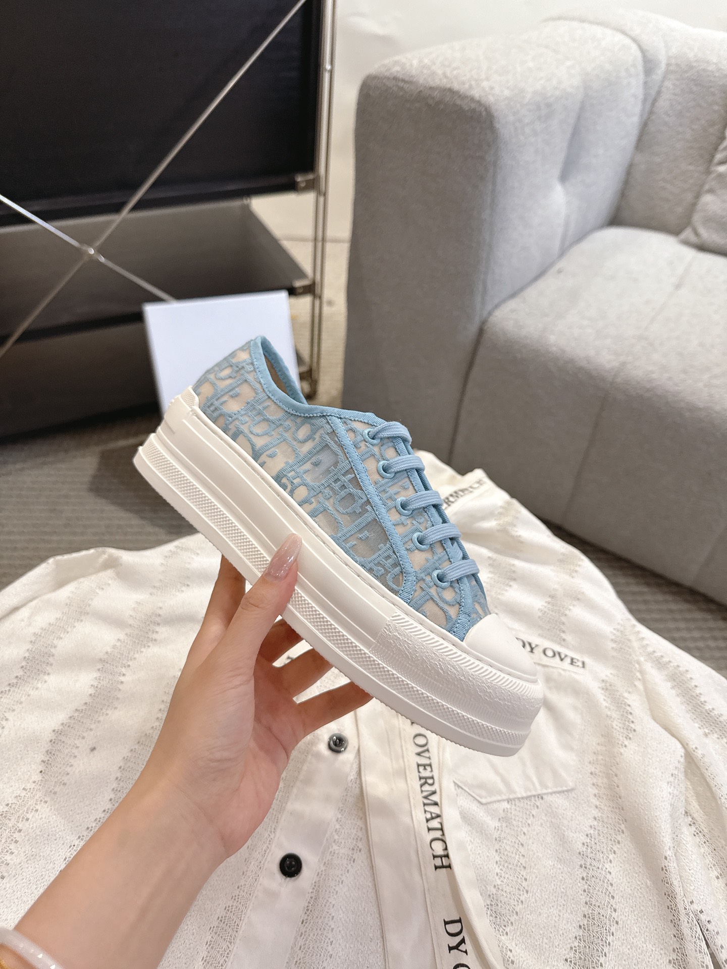 디올(DIOR) 메쉬 자수 레이스업 로우탑 스니커즈 신발