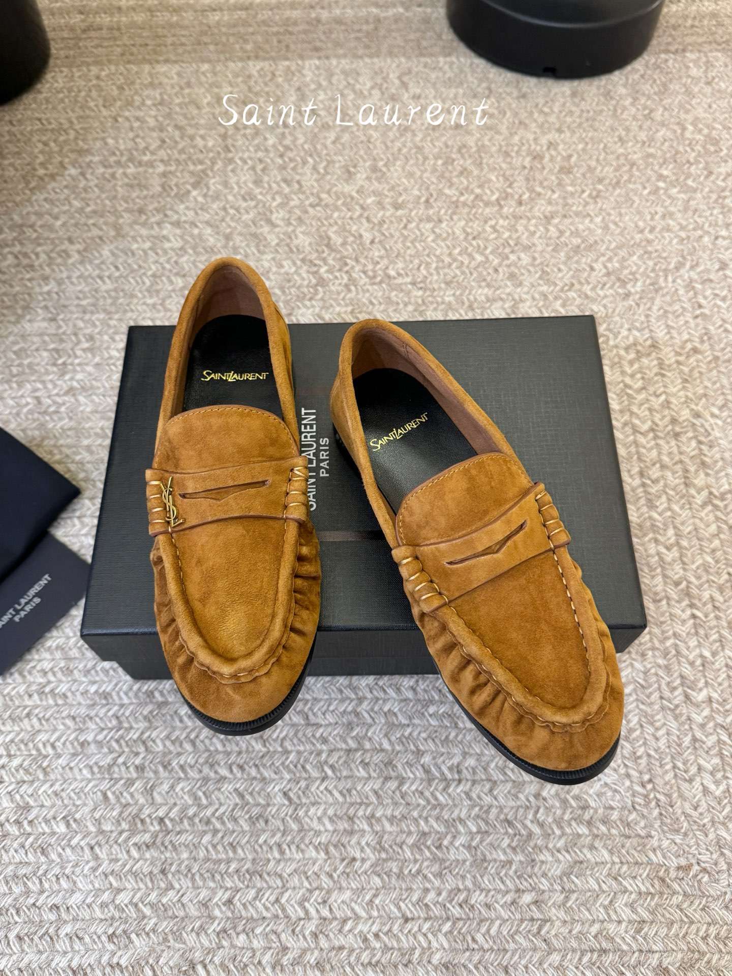 생로랑(SAINT LAURENT) 카프 레더 페니 로퍼 신발