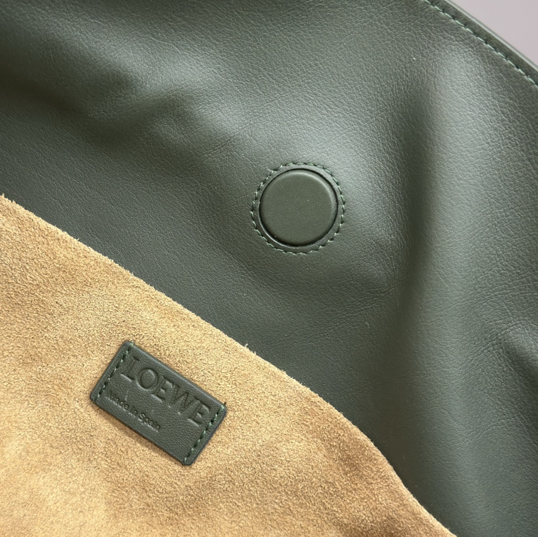 LOEWE 로에베 Flamenco 플라멩코 나파 카프스킨 숄더/클러치백 (미디엄) 가방 / 262386