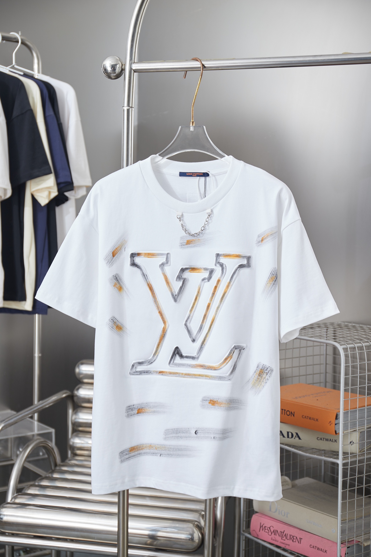 루이비통(LV) 그래피티 엠보싱 반팔 티셔츠 상의 의류