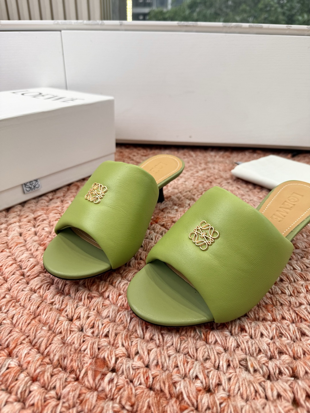 로에베(LOEWE) 아나그램 페블 슬리퍼 샌들 신발
