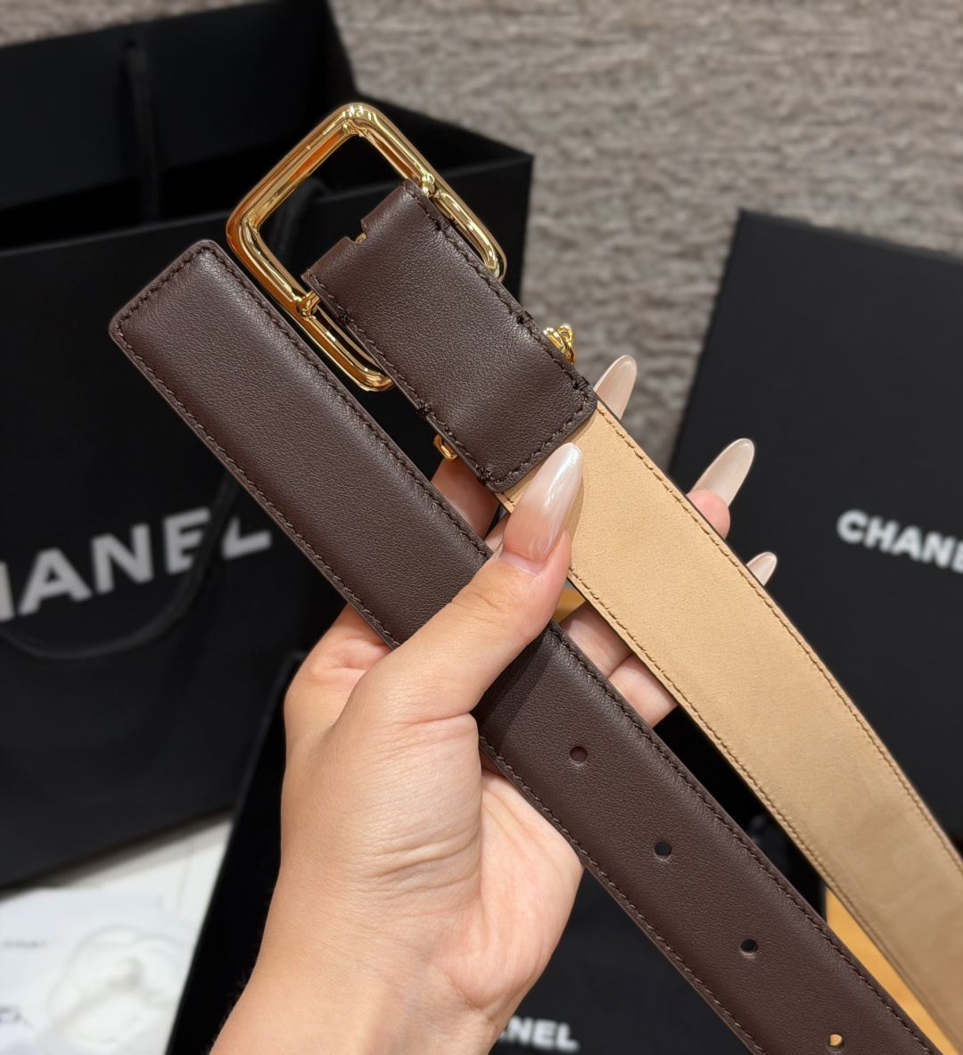 샤넬(CHANEL) 카프스킨 브라스 핀 골드 버클 벨트