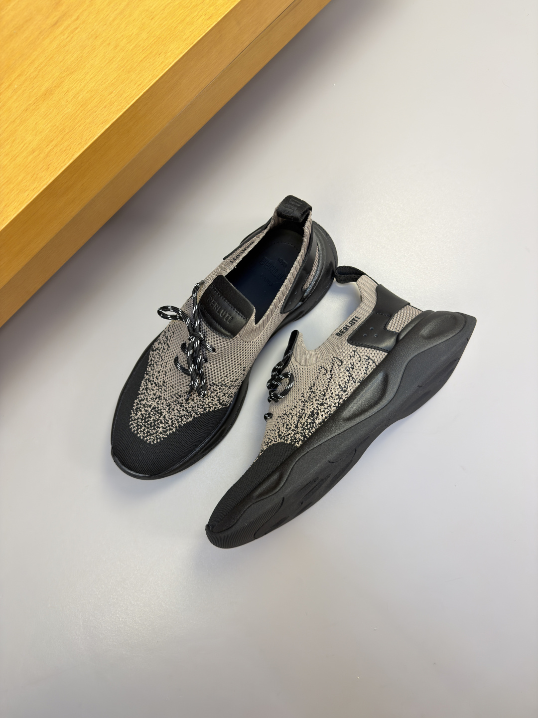 Berluti 벨루티 왁스 카프스킨 & 니트 스니커즈 신발