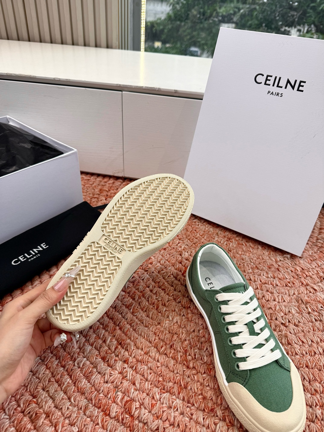 셀린느(CELINE) 트리오페 로고 스니커즈 신발