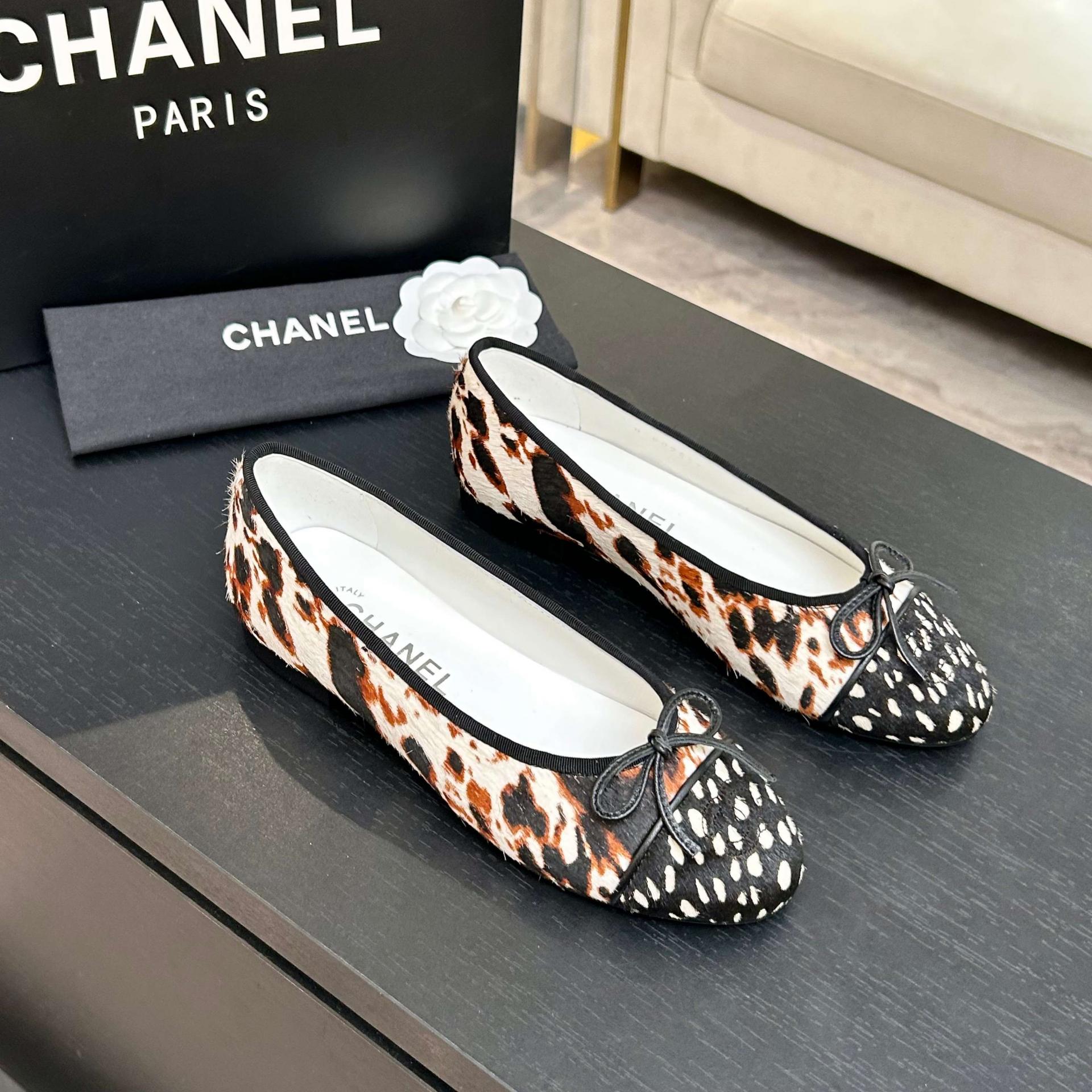 샤넬(CHANEL) 리본 배색 발레리나 플랫슈즈 신발