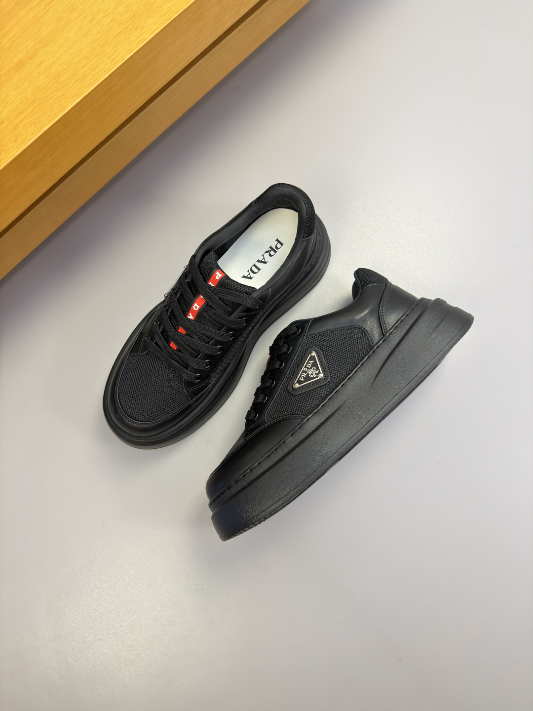 PRADA 프라다 나파 가죽 & 캔버스 스니커즈 신발