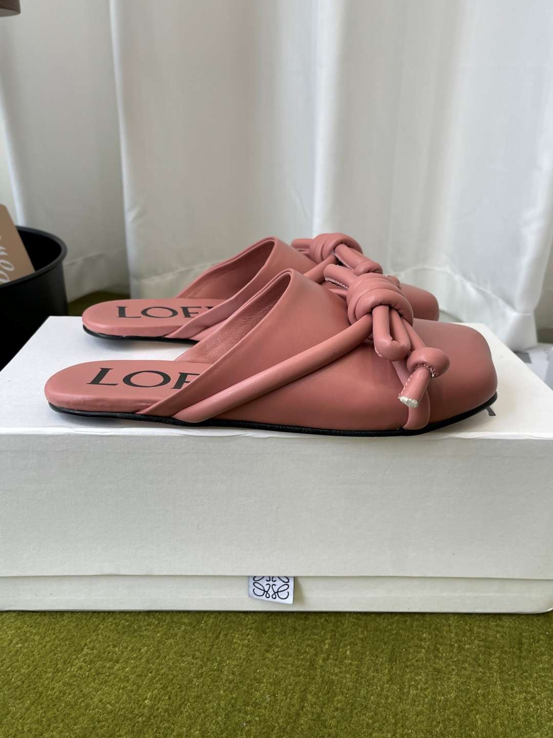 로에베(LOEWE) 매듭 스트랩 백리스 슬리퍼 신발