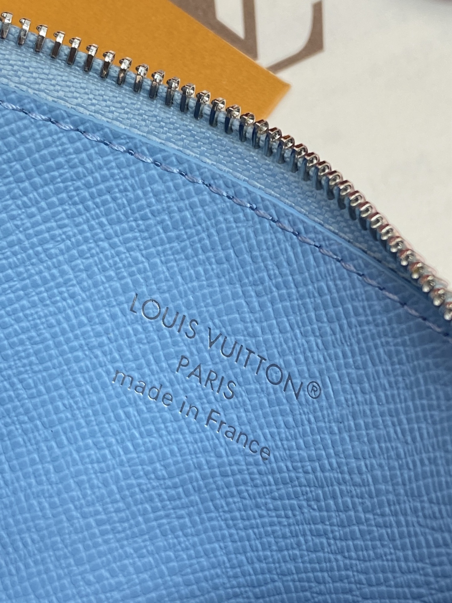 [Louis Vuitton] LV 루이비통 타이가 모노그램 코인 카드 홀더 (코튼 블루) 지갑