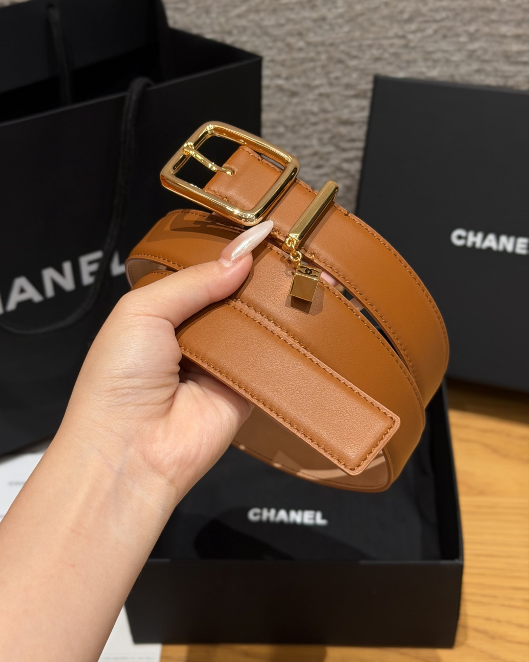 샤넬(CHANEL) 카프스킨 브라스 핀 골드 버클 벨트