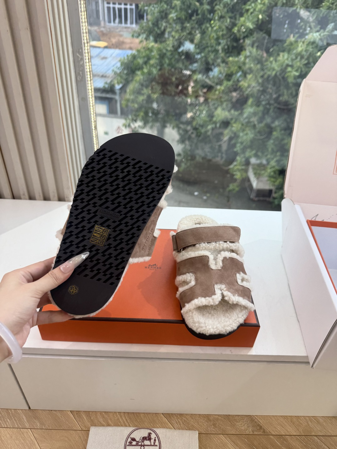 에르메스(HERMES) 시어링 퍼 뮬 슬리퍼 신발