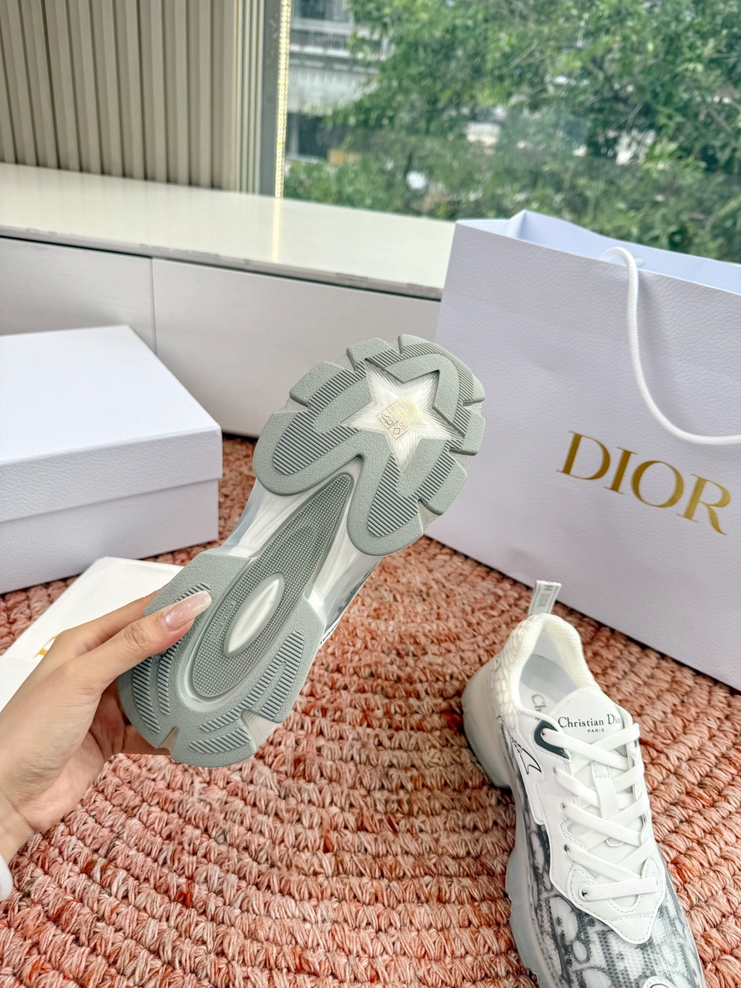 디올(DIOR) CD 로고 스니커즈 신발