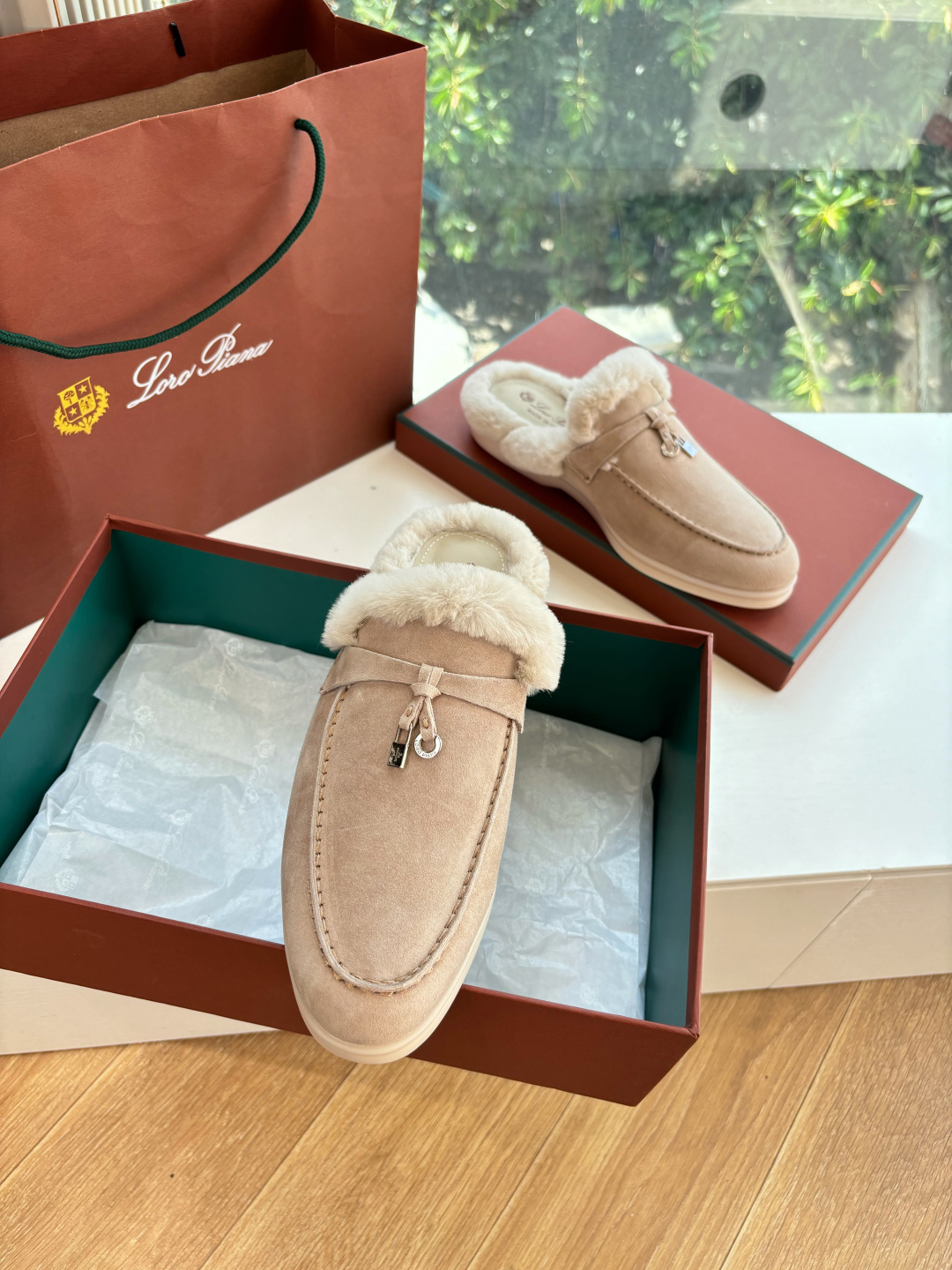 로로피아나(Loro Piana) 커플 퍼 트리밍 스웨이드 뮬 슬리퍼 신발
