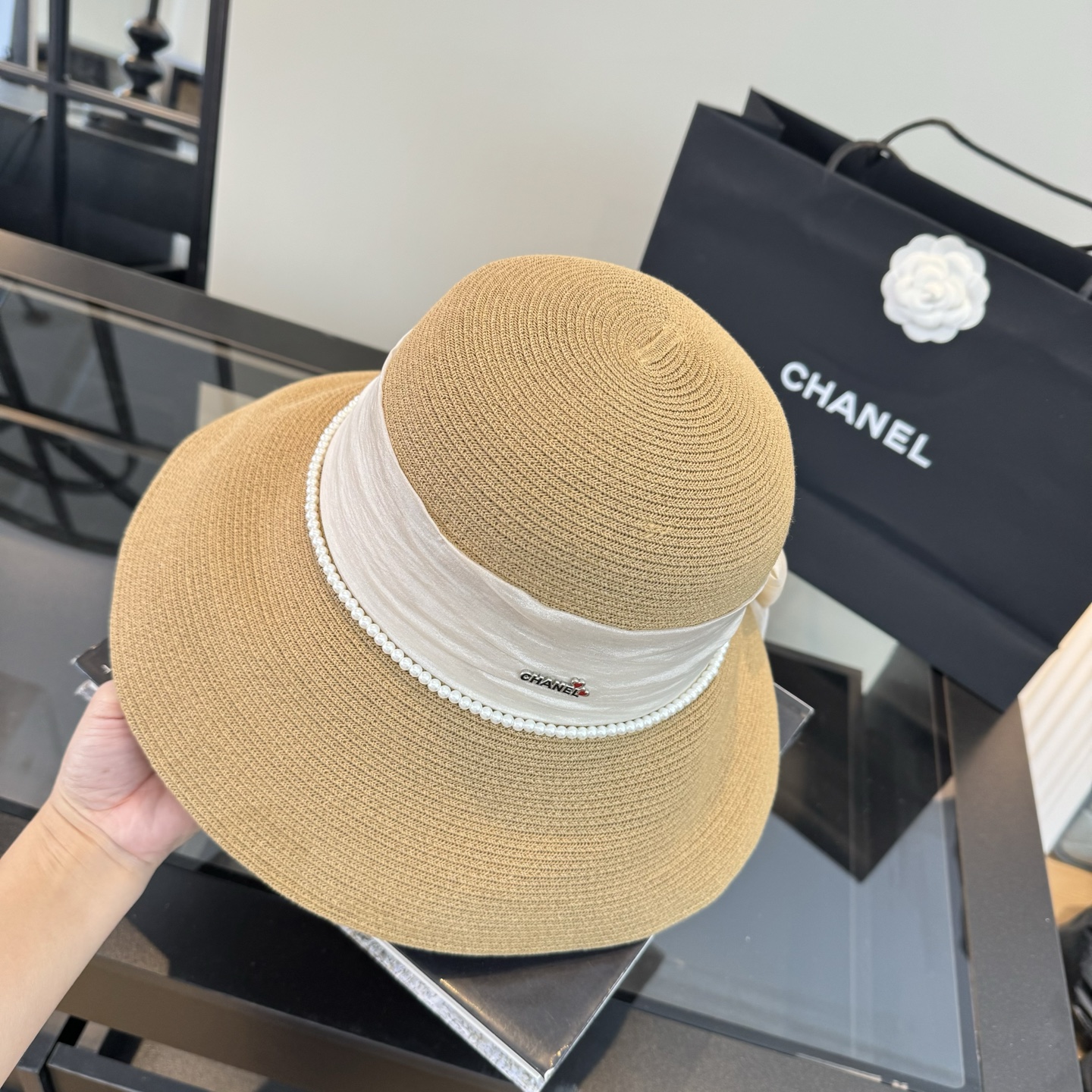 샤넬(CHANEL) 밀짚 선캡 모자