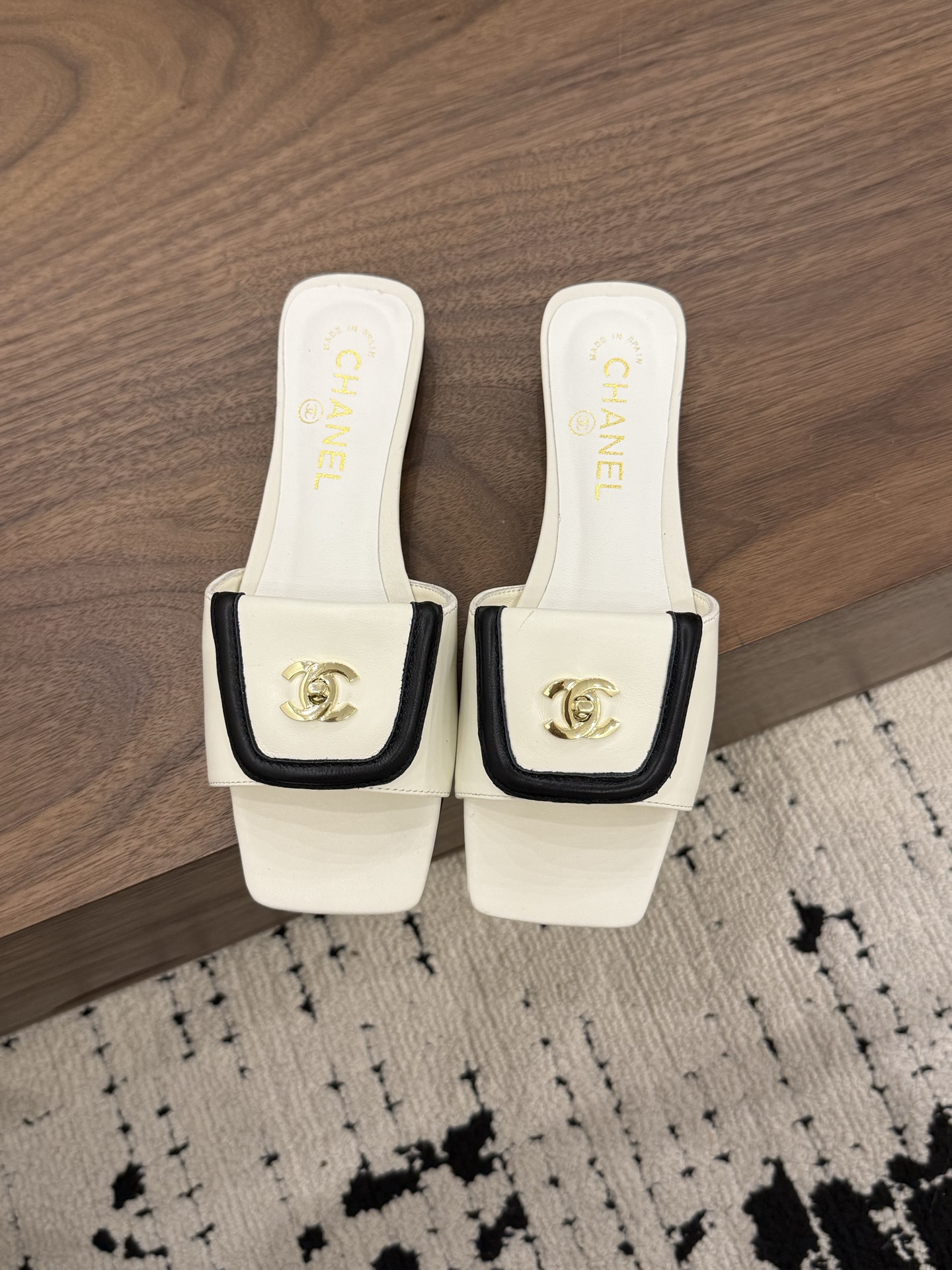 샤넬(CHANEL) 버클 스퀘어토 플랫 슬리퍼 신발
