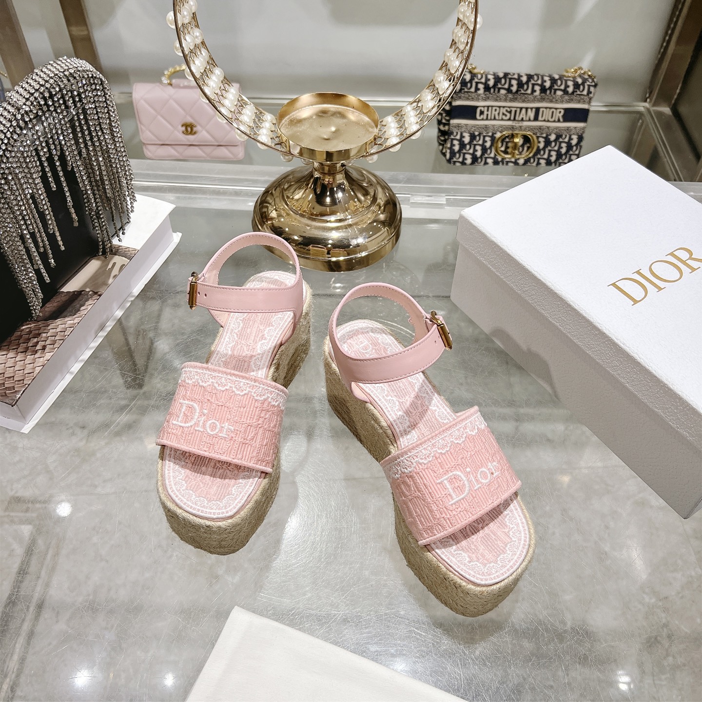 디올(DIOR) Dway 로고 자수 에스파드류 웨지 샌들 신발