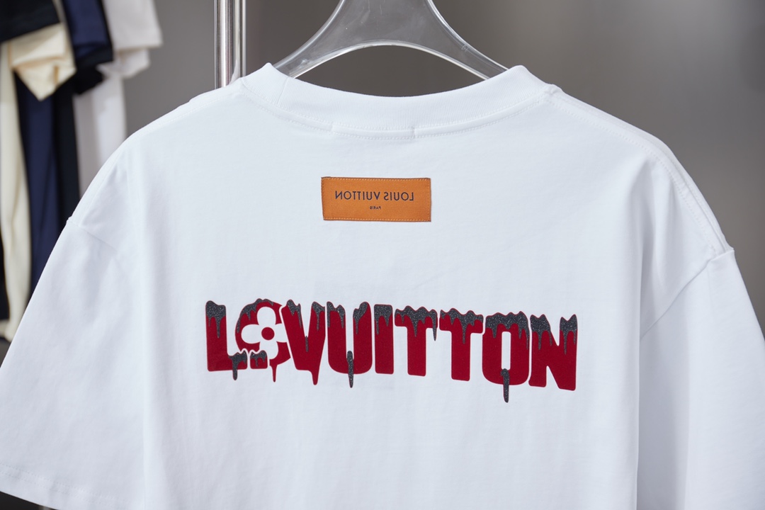 루이비통(LV) 벨벳 로고 반팔 티셔츠 상의 의류