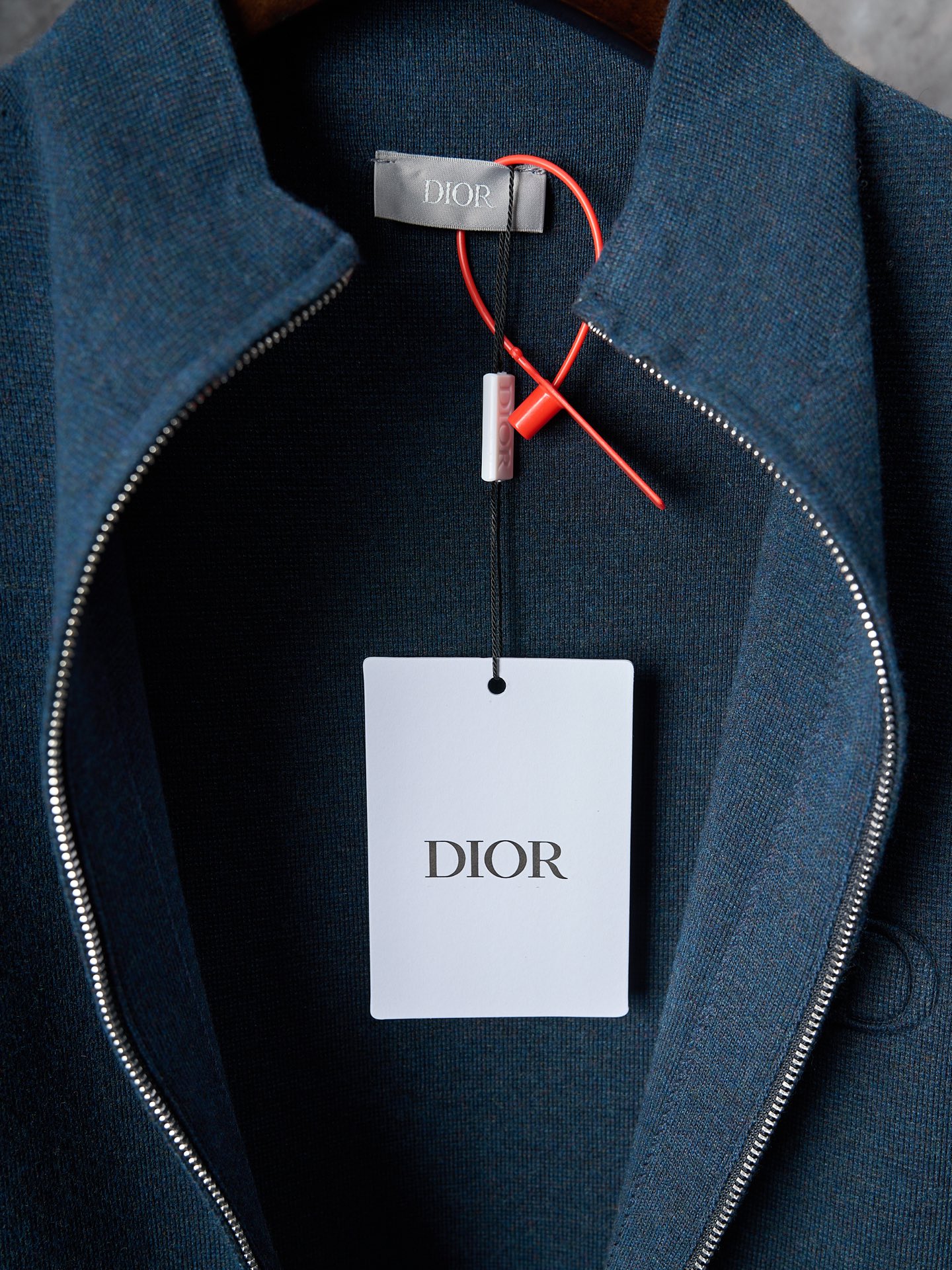 디올(DIOR) CD 엠보 자수 집업 니트 재킷 상의 의류
