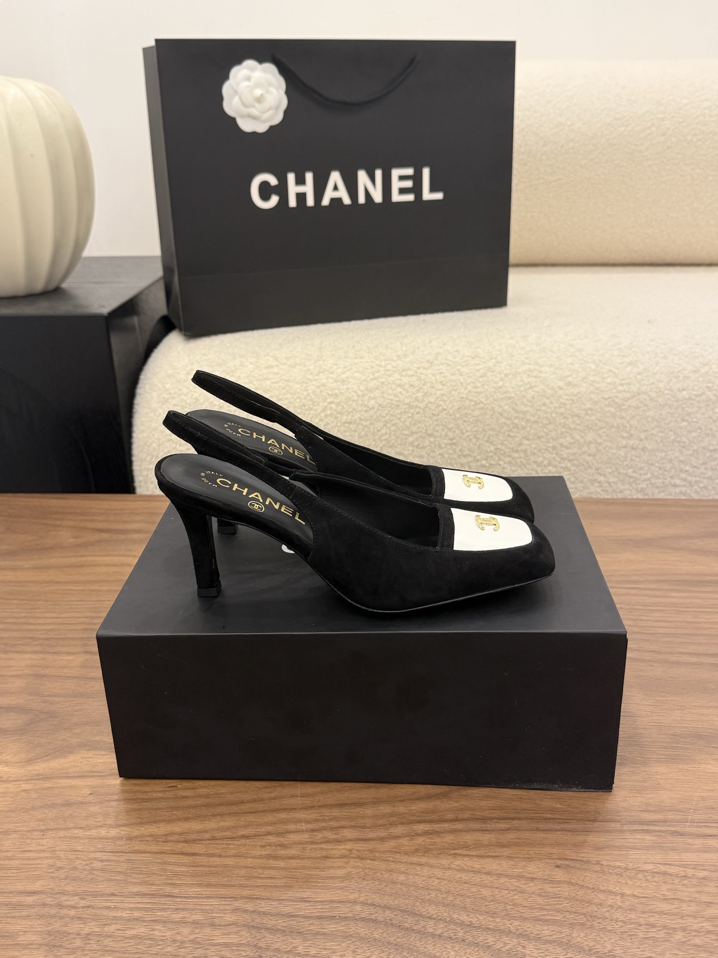 샤넬(CHANEL) 배색 스퀘어토 슬링백 힐 신발