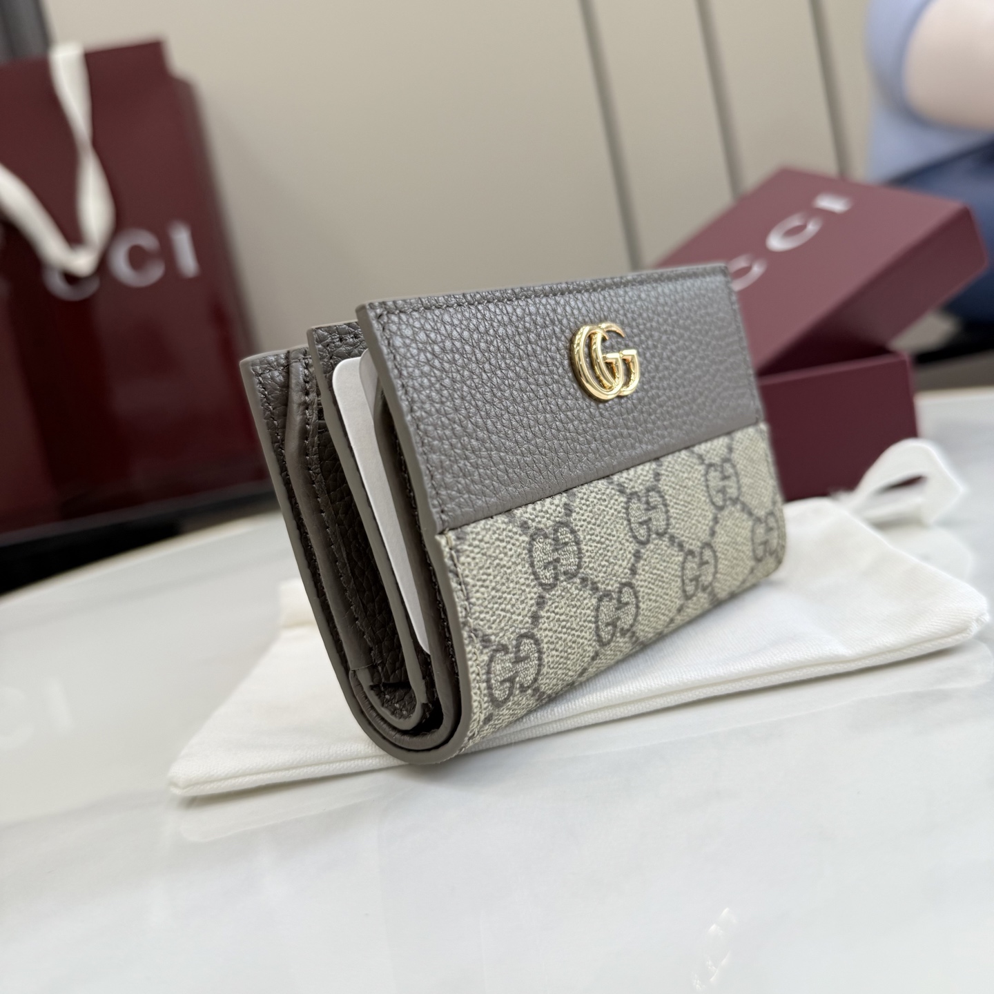 GUCCI 구찌 GG 마몽(GG Marmont) 컬렉션 - 믹스드 소재 컴팩트 지갑