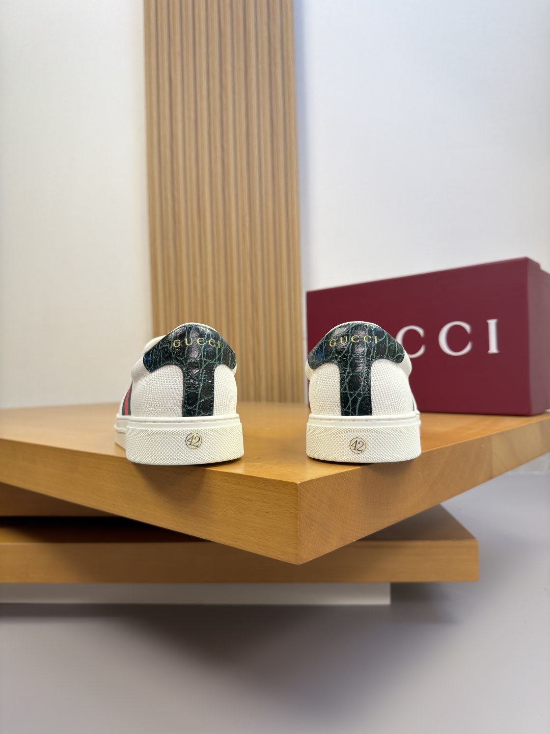 [Gucci] 구찌 스톤 엠보스 레더 믹스 스니커즈 슬립온 신발