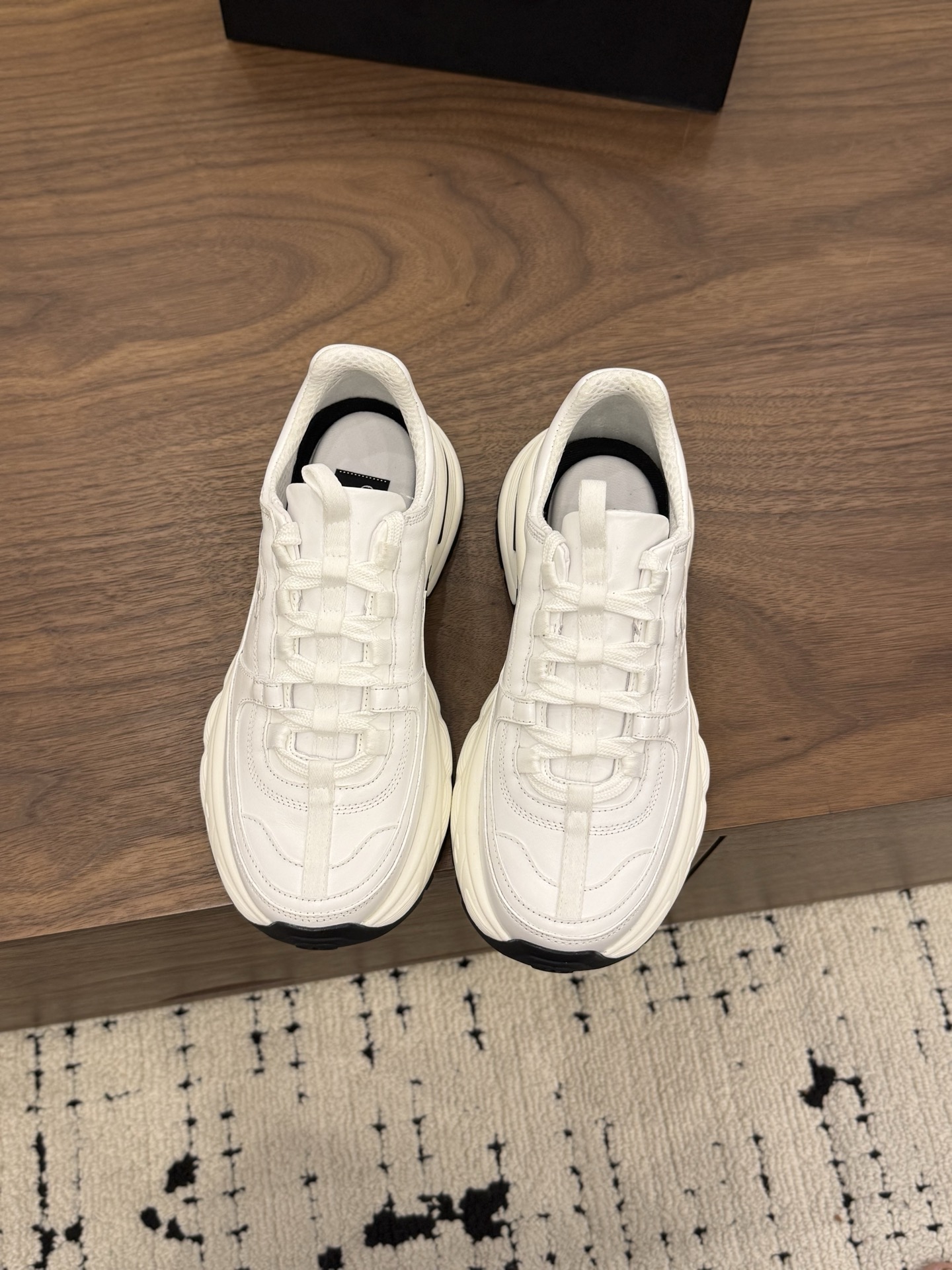 샤넬(CHANEL) 배색 캐주얼 스니커즈 신발